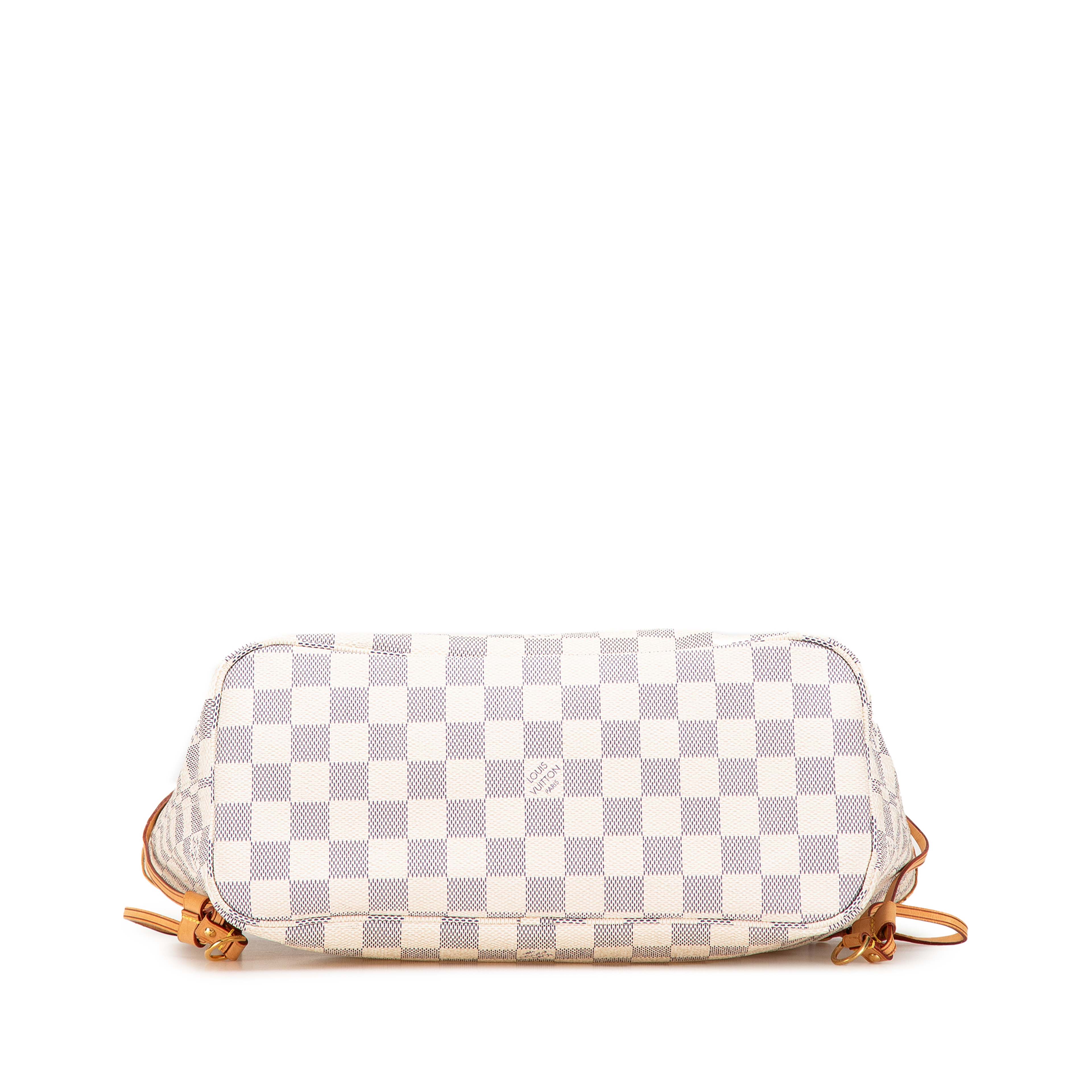 Louis Vuitton Damier Azur Neverfull Pm, från Luxclusif, i färgen white. Klicka för att öppna bilden i stort format