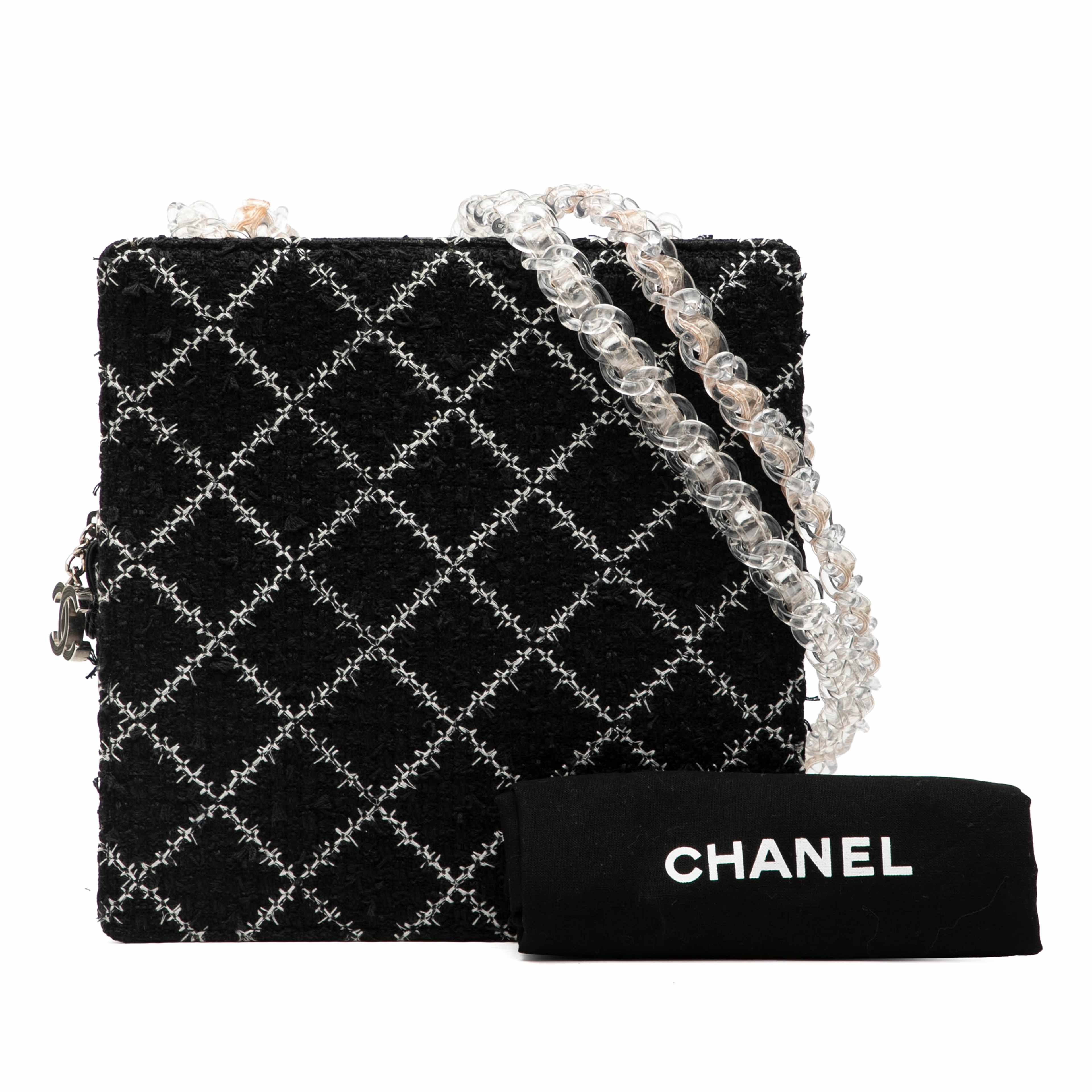 Chanel Tweed And Resin Zipped Chain Shopping Bag, från Luxclusif, i färgen svart. Klicka för att öppna bilden i stort format