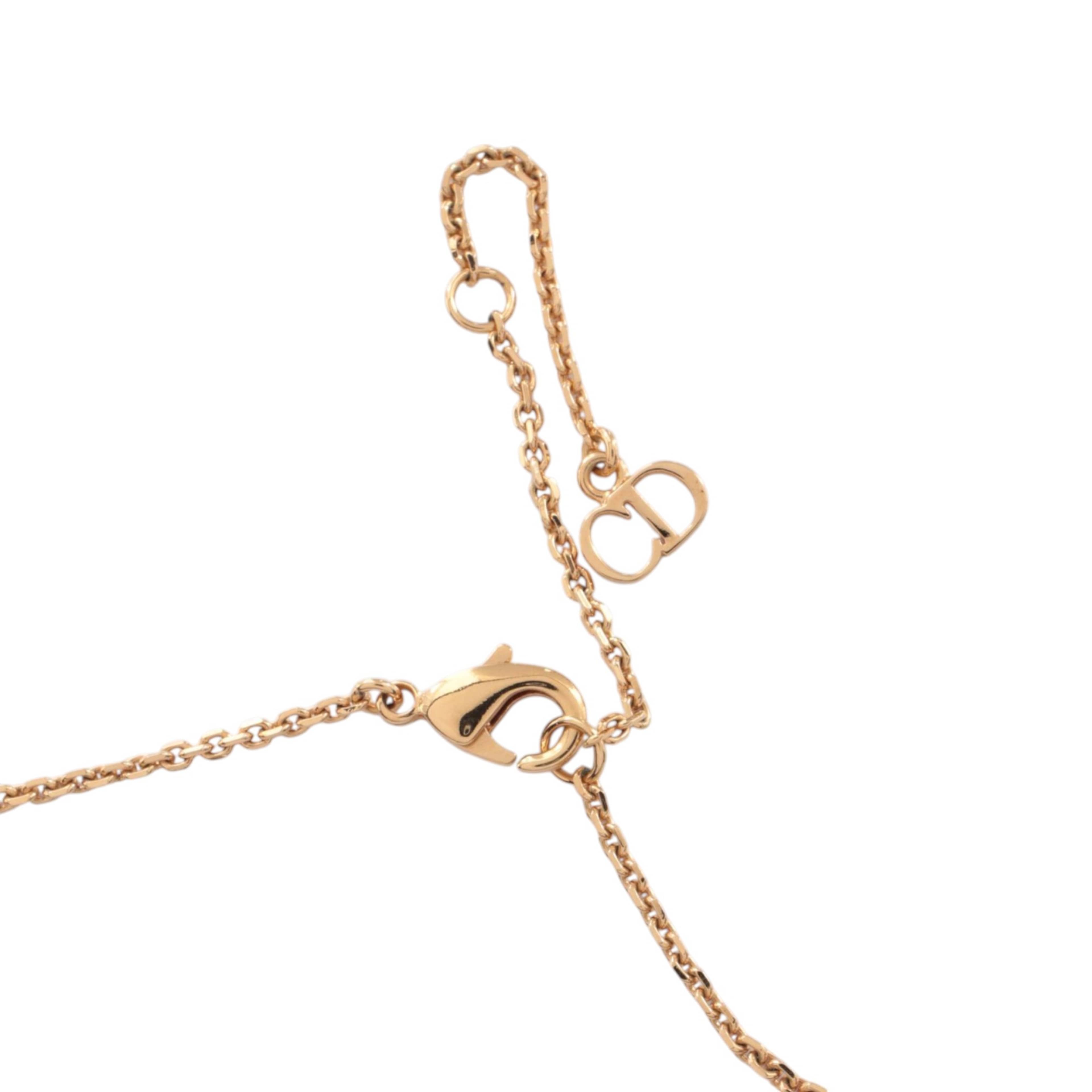 Dior Gold Plated Faux Pearl And Rhinestone Clair D Lune Pendant Necklace, från Luxclusif, i färgen gold. Klicka för att öppna bilden i stort format