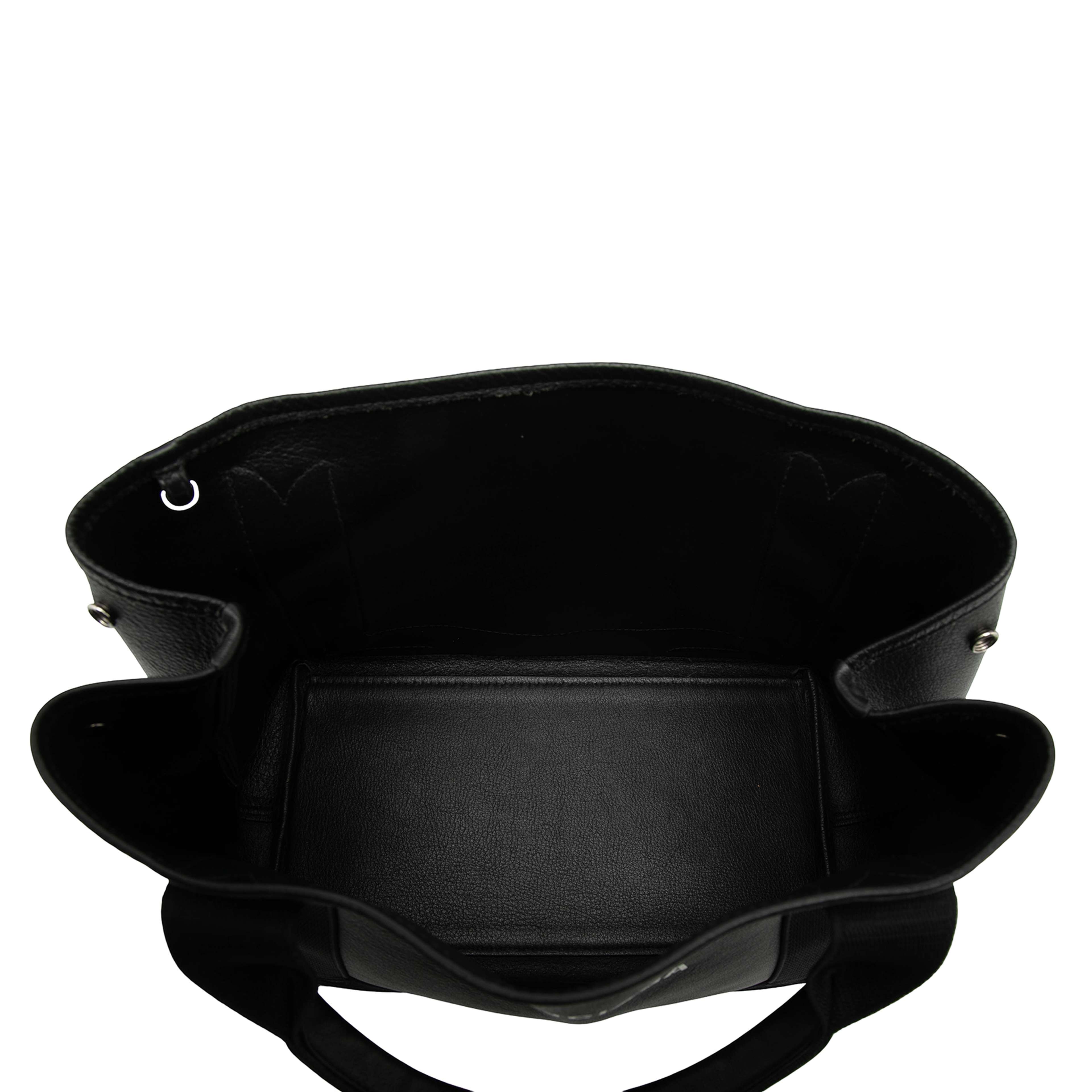 Balenciaga Leather Navy Cabas S Tote, från Luxclusif, i färgen black. Klicka för att öppna bilden i stort format