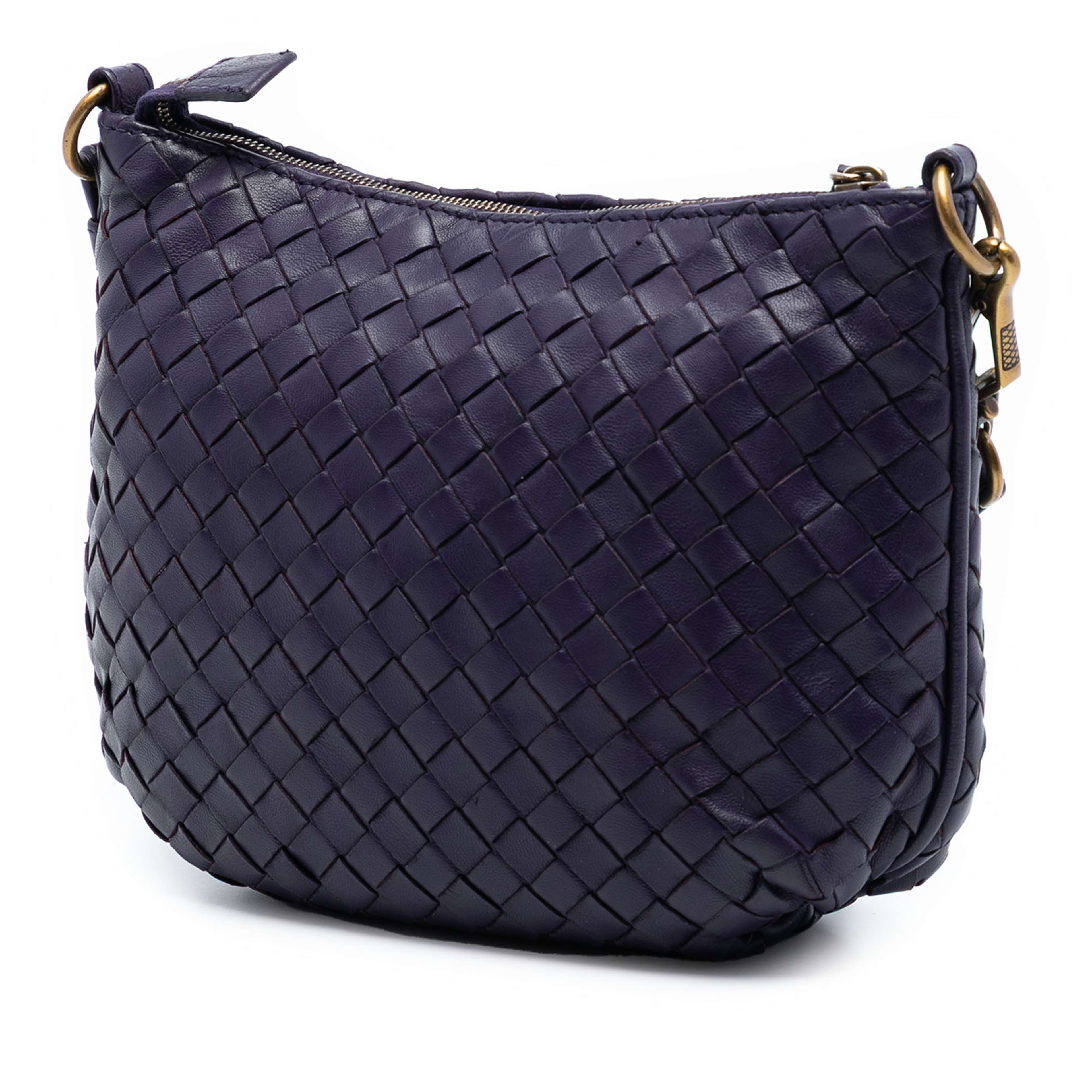 Bottega Veneta Nappa Intrecciato Crossbody, från Luxclusif, i färgen violet. Klicka för att öppna bilden i stort format