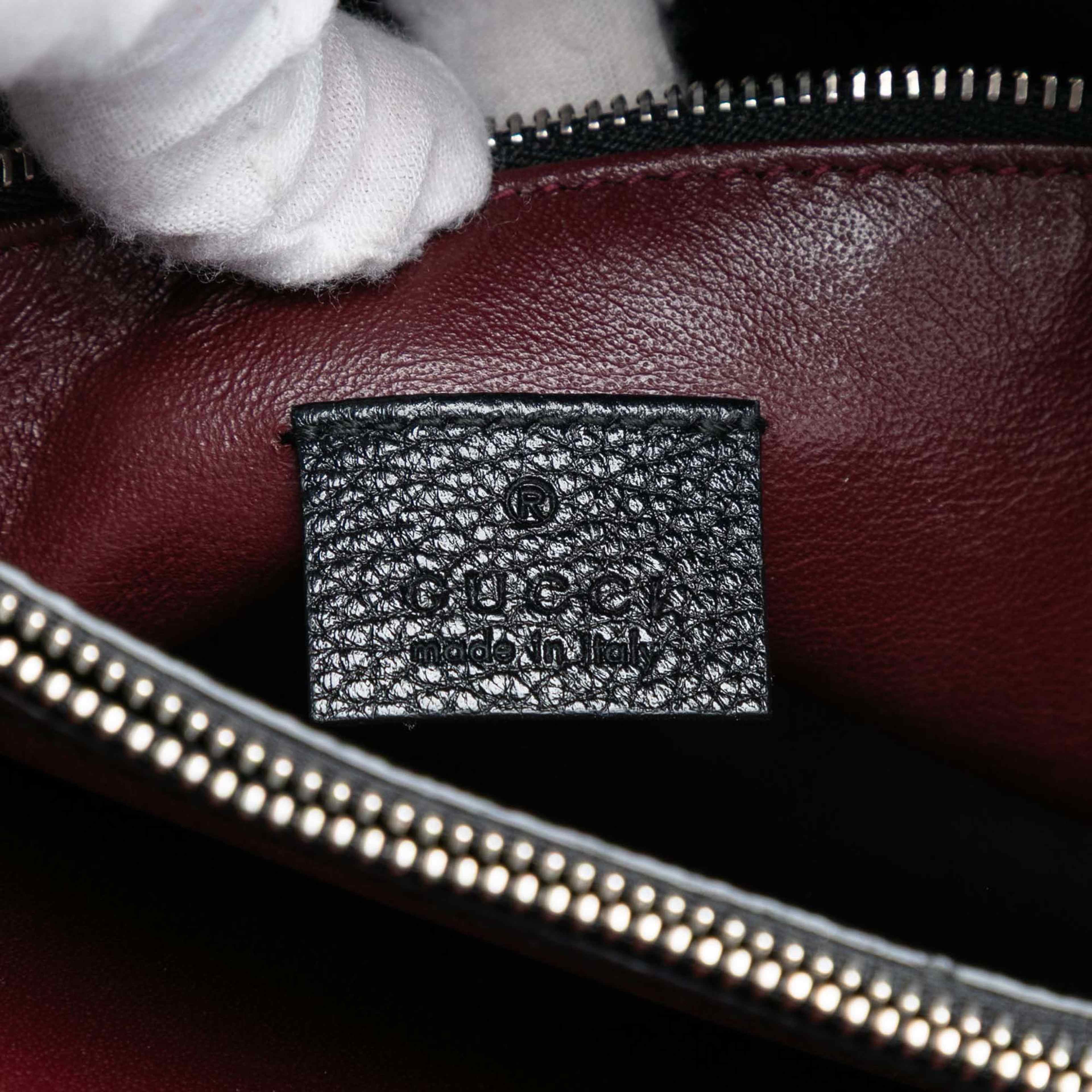 Gucci Medium Leather Zumi Top Handle Bag, från Luxclusif, i färgen black. Klicka för att öppna bilden i stort format