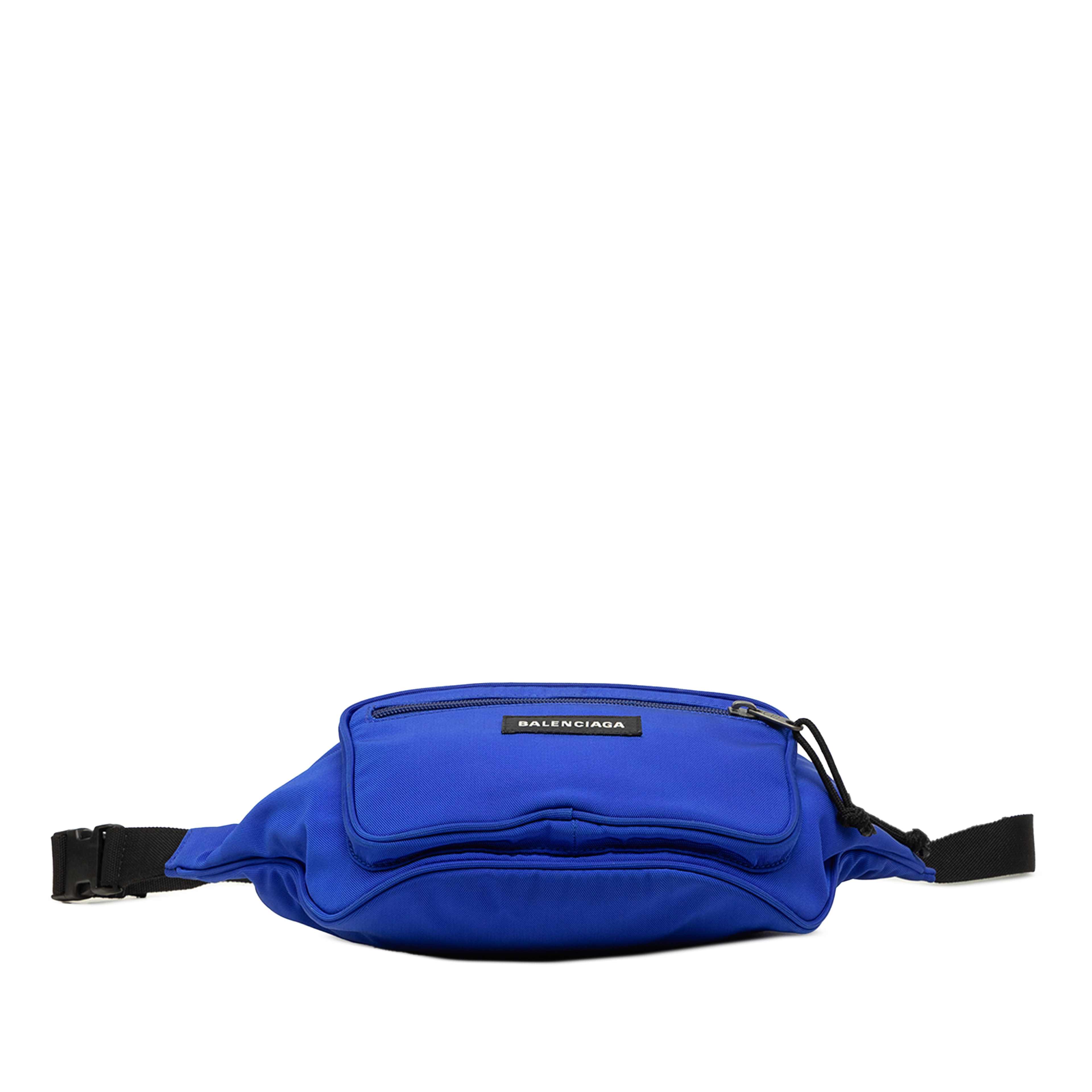 Balenciaga Nylon Explorer Belt Bag, från Luxclusif, i färgen blå. Klicka för att öppna bilden i stort format