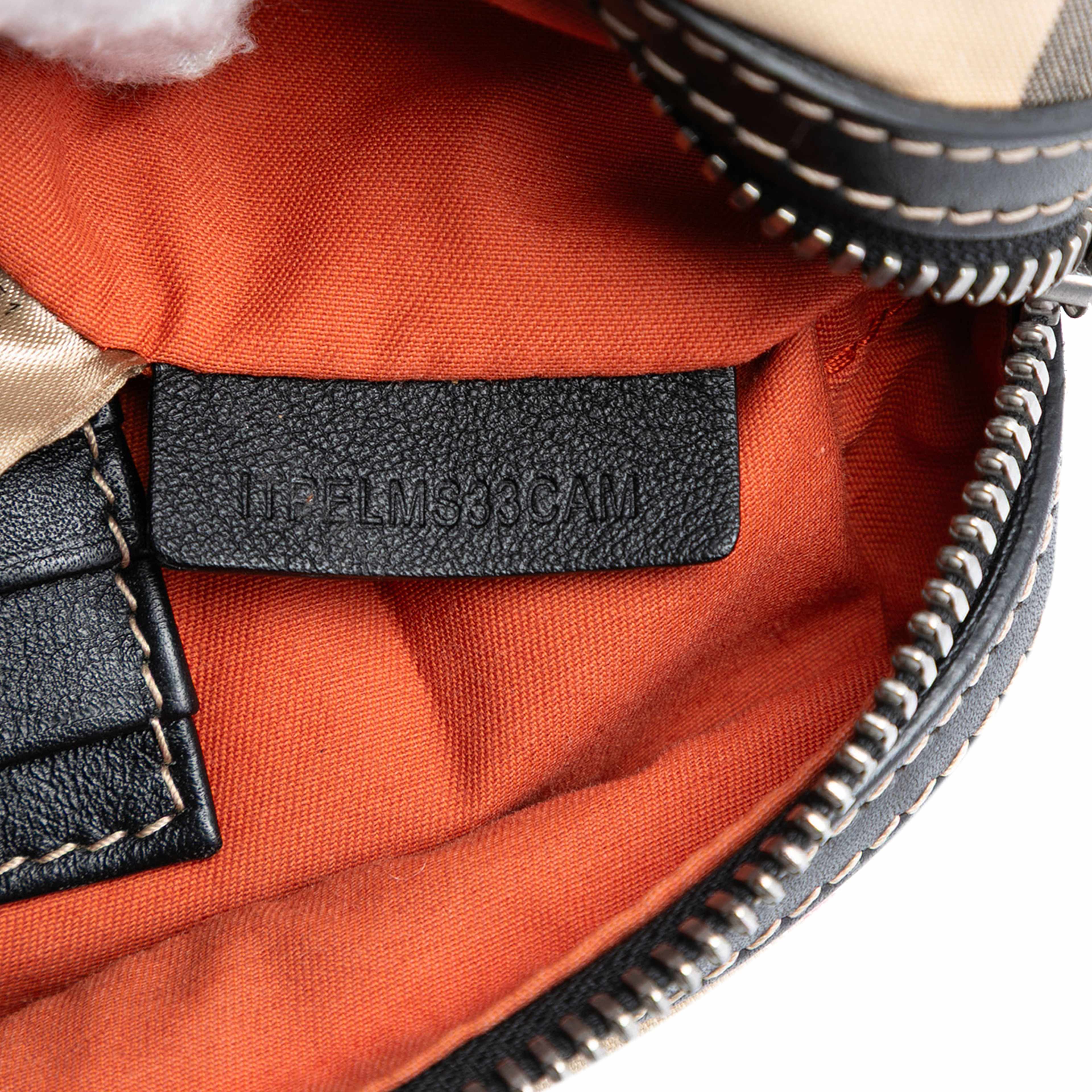 Burberry House Check Nylon Paddy Crossbody, från Luxclusif, i färgen beige. Klicka för att öppna bilden i stort format