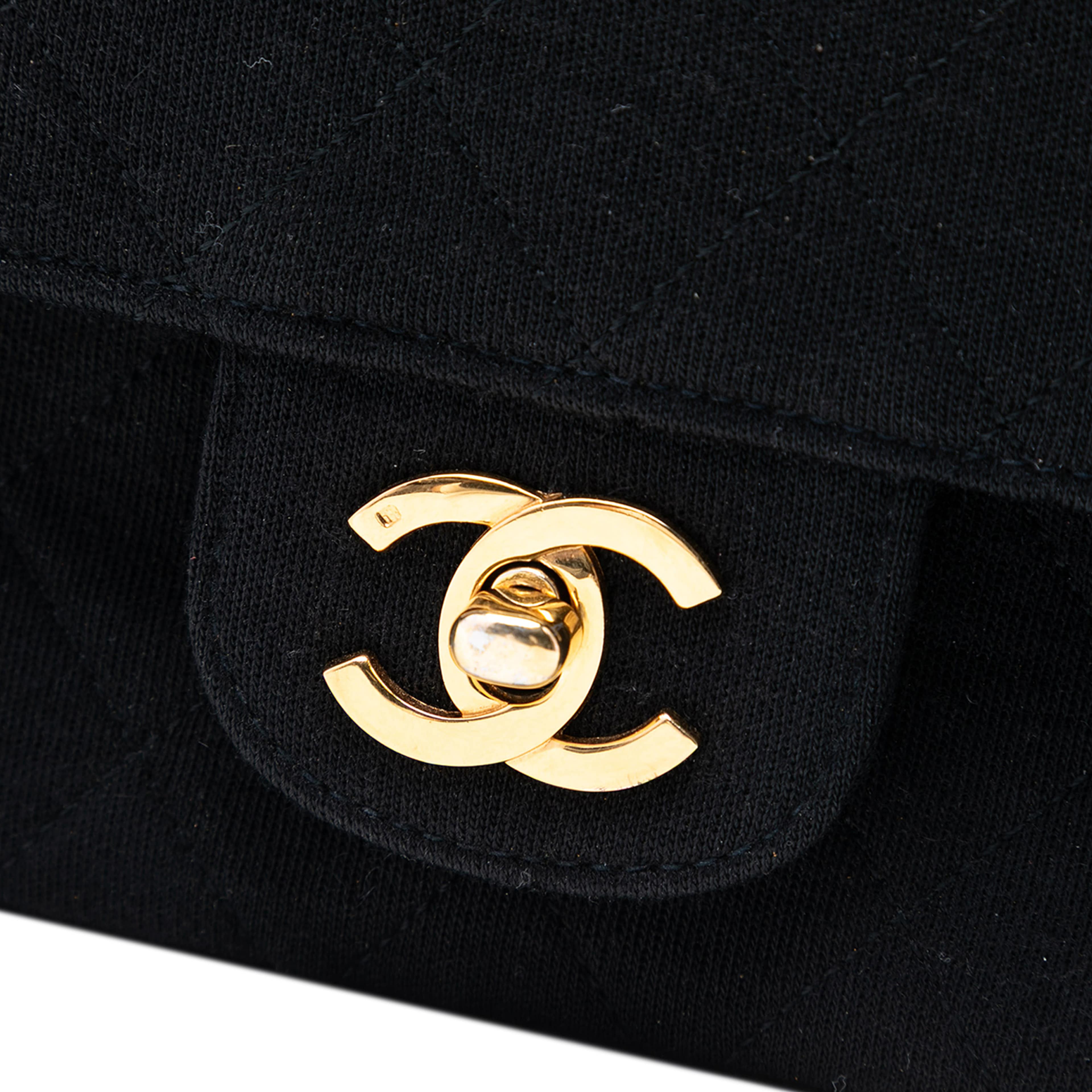 Chanel Medium Classic Jersey Double Flap, från Luxclusif, i färgen black. Klicka för att öppna bilden i stort format