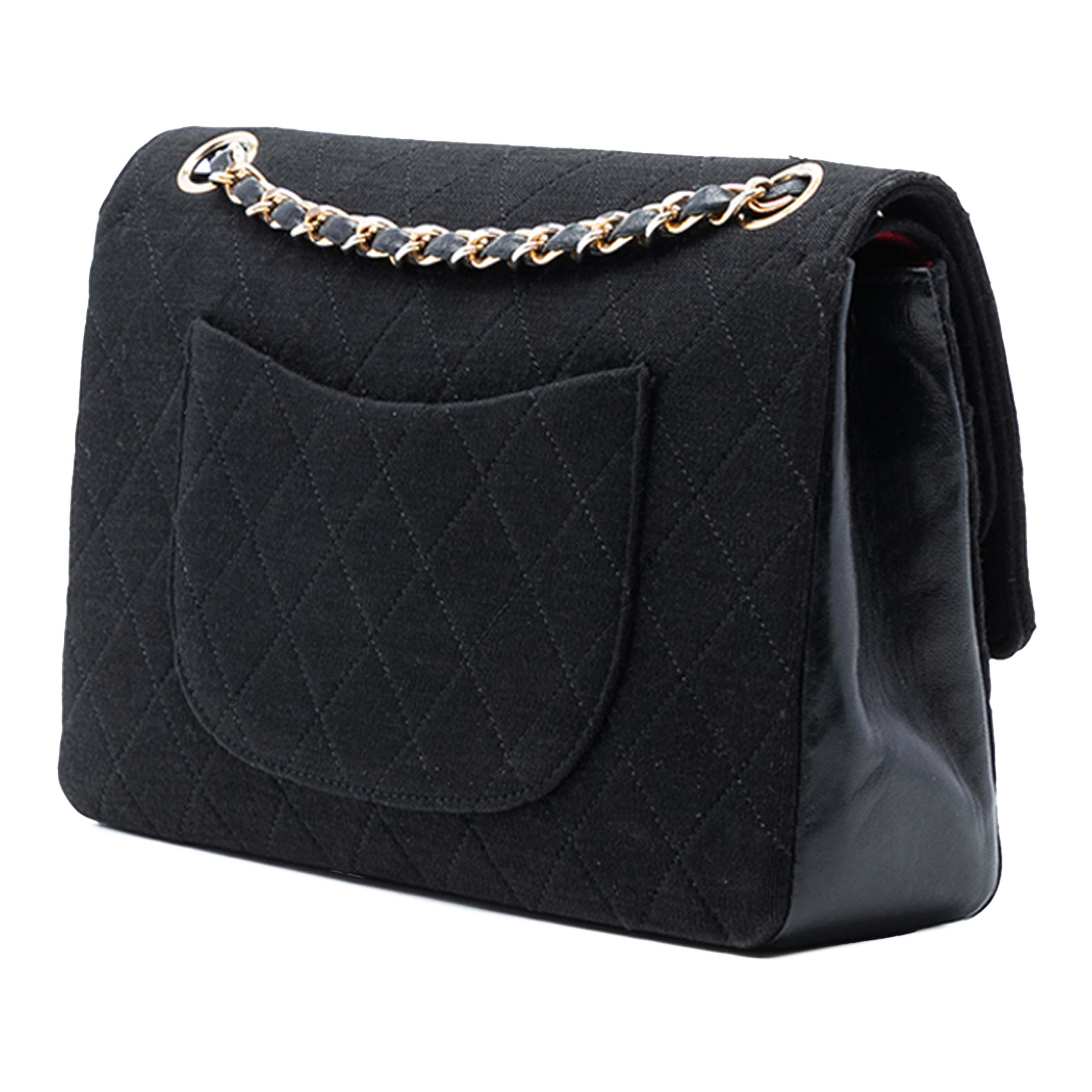 Chanel Medium Classic Jersey Double Flap, från Luxclusif, i färgen svart. Klicka för att öppna bilden i stort format