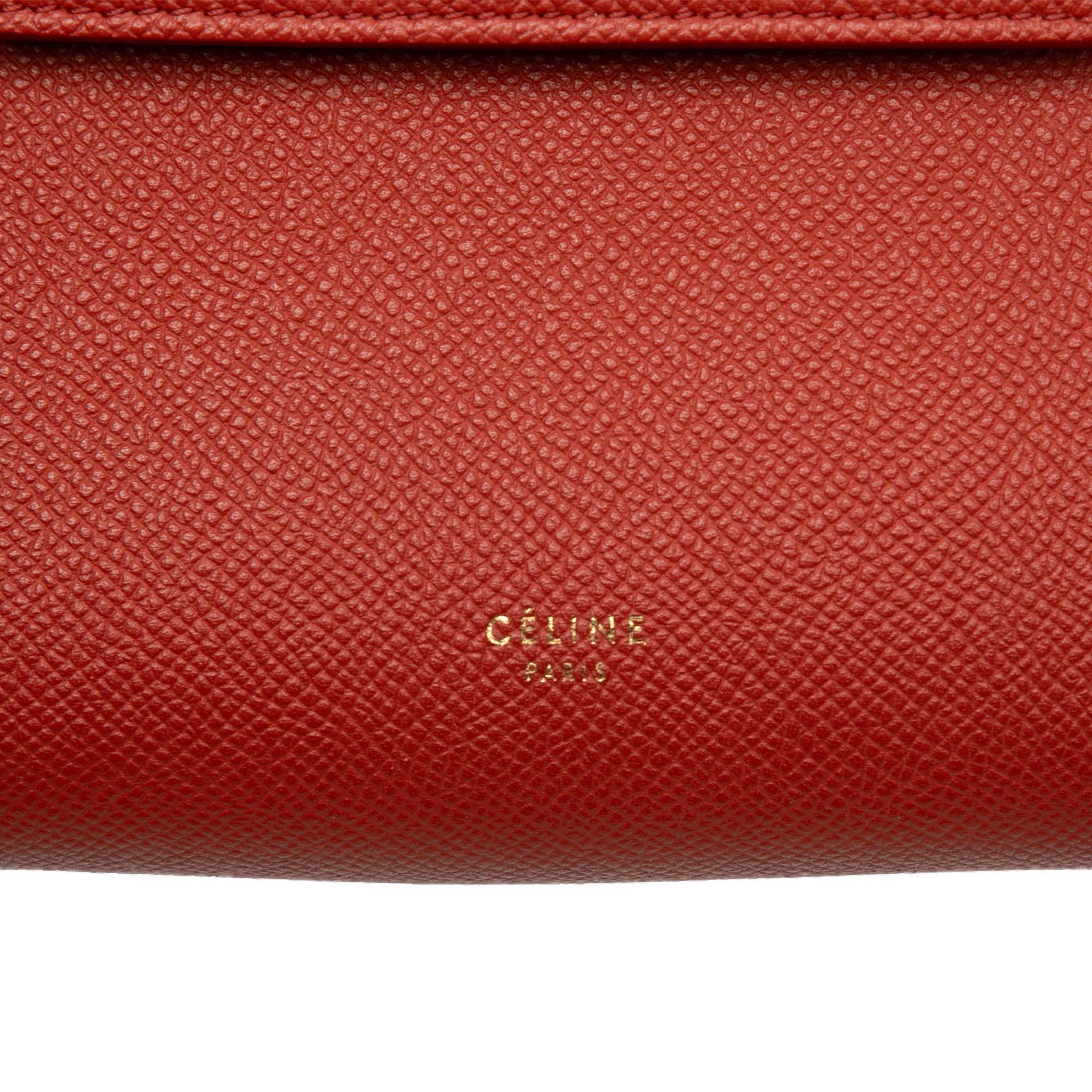 Celine Nano Grained Calfskin Belt Bag, från Luxclusif, i färgen red. Klicka för att öppna bilden i stort format