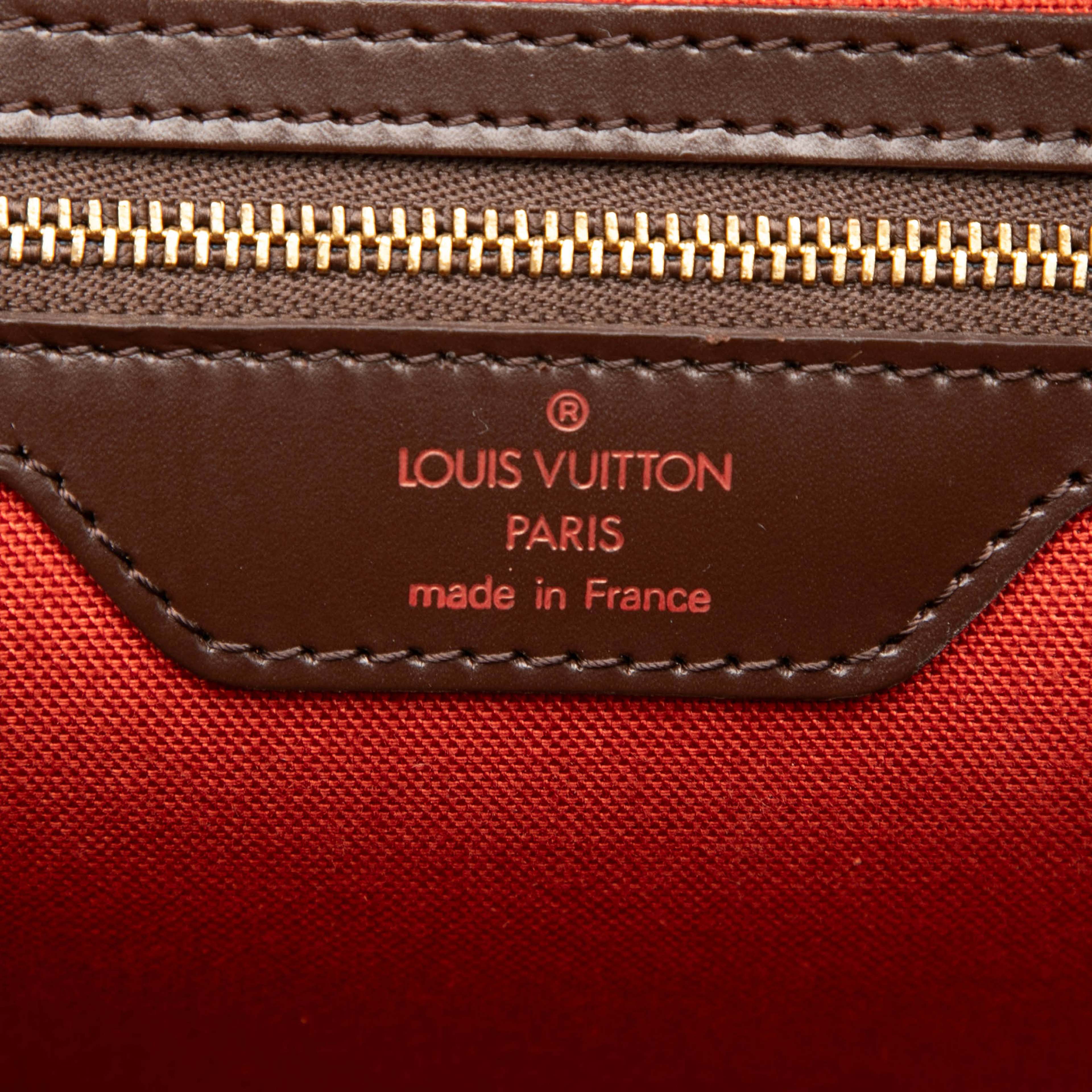 Louis Vuitton Damier Ebene Nolita 24 Heures, från Luxclusif, i färgen brun. Klicka för att öppna bilden i stort format