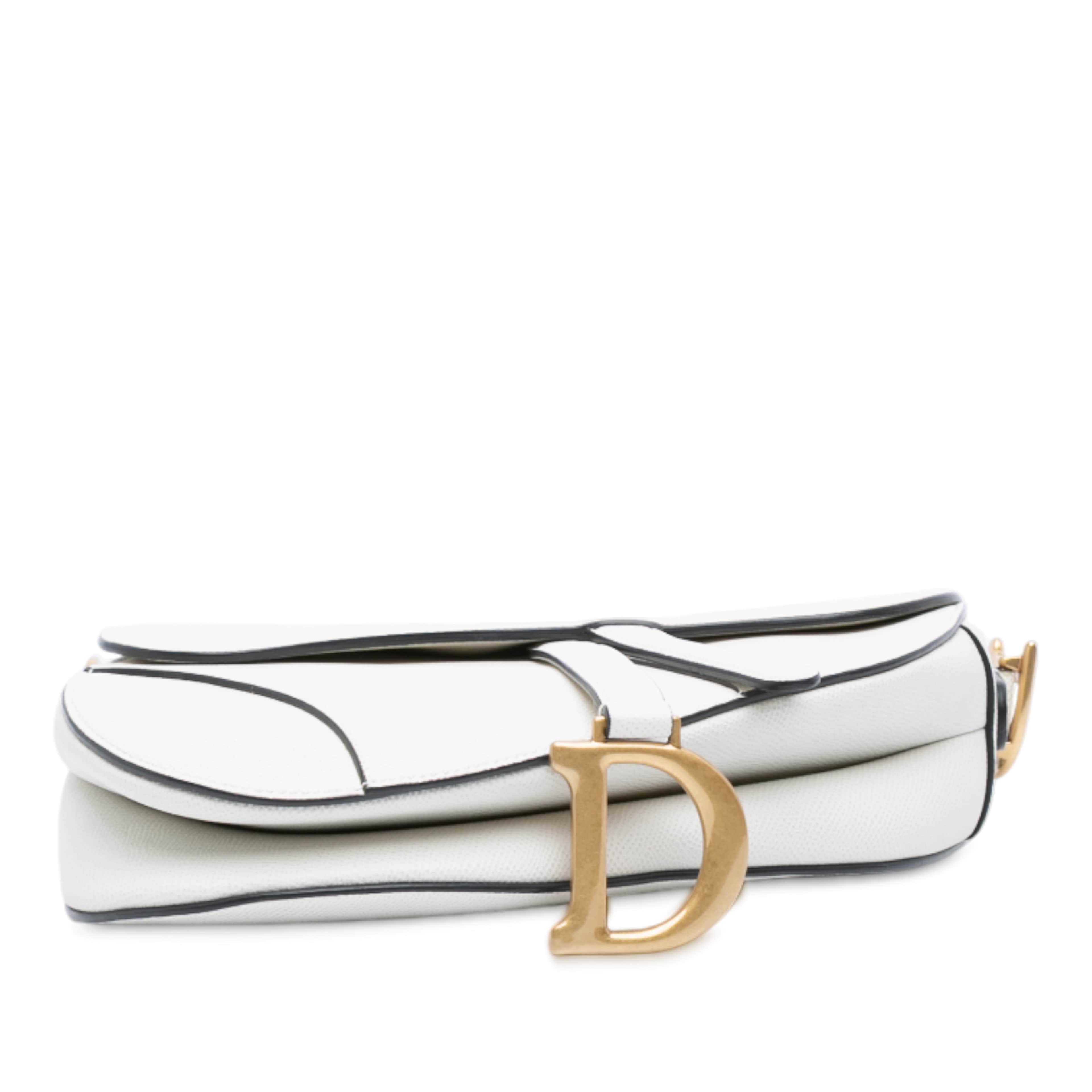 Dior Grained Calfskin Saddle Bag, från Luxclusif, i färgen white. Klicka för att öppna bilden i stort format