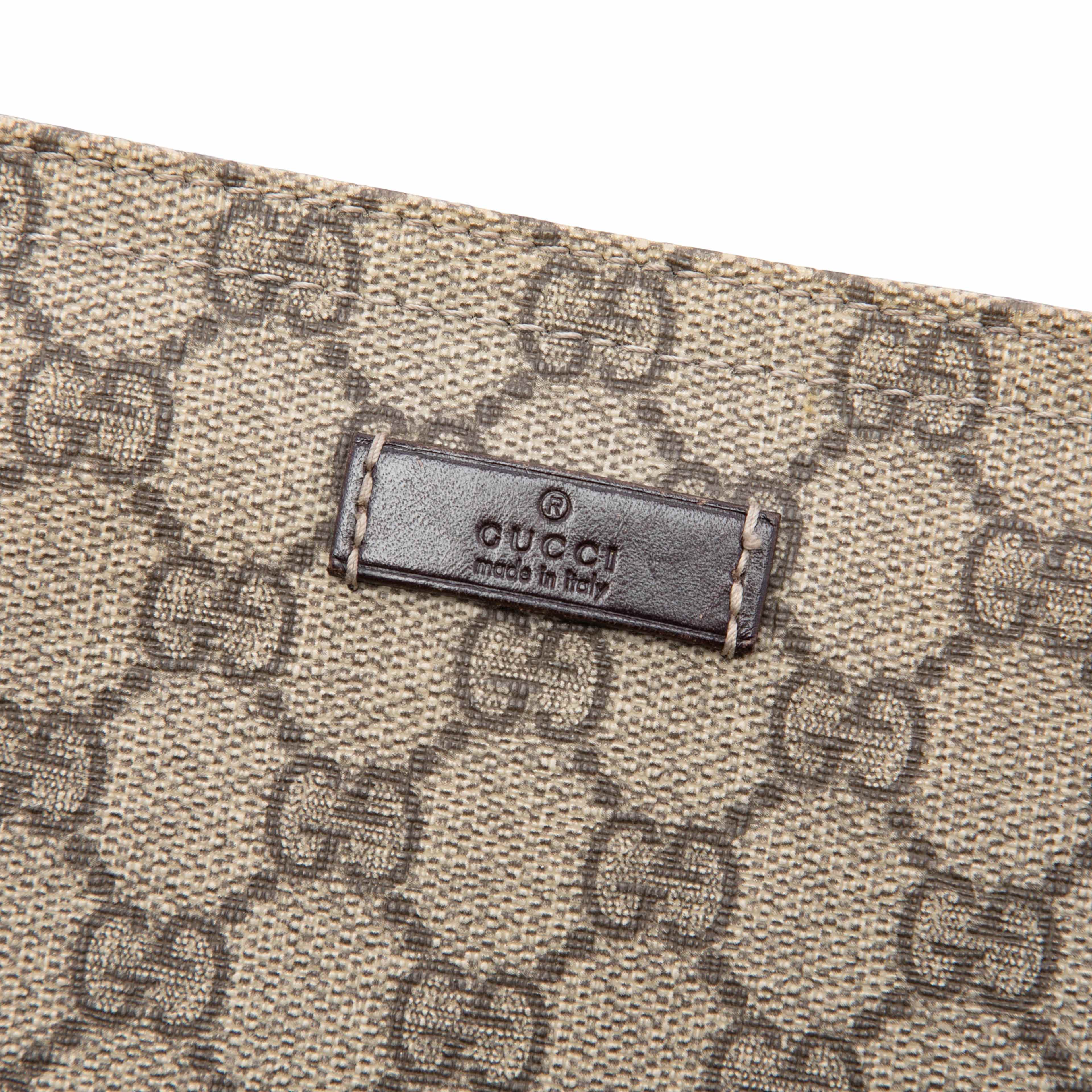Gucci Gg Supreme Crossbody, från Luxclusif, i färgen beige. Klicka för att öppna bilden i stort format