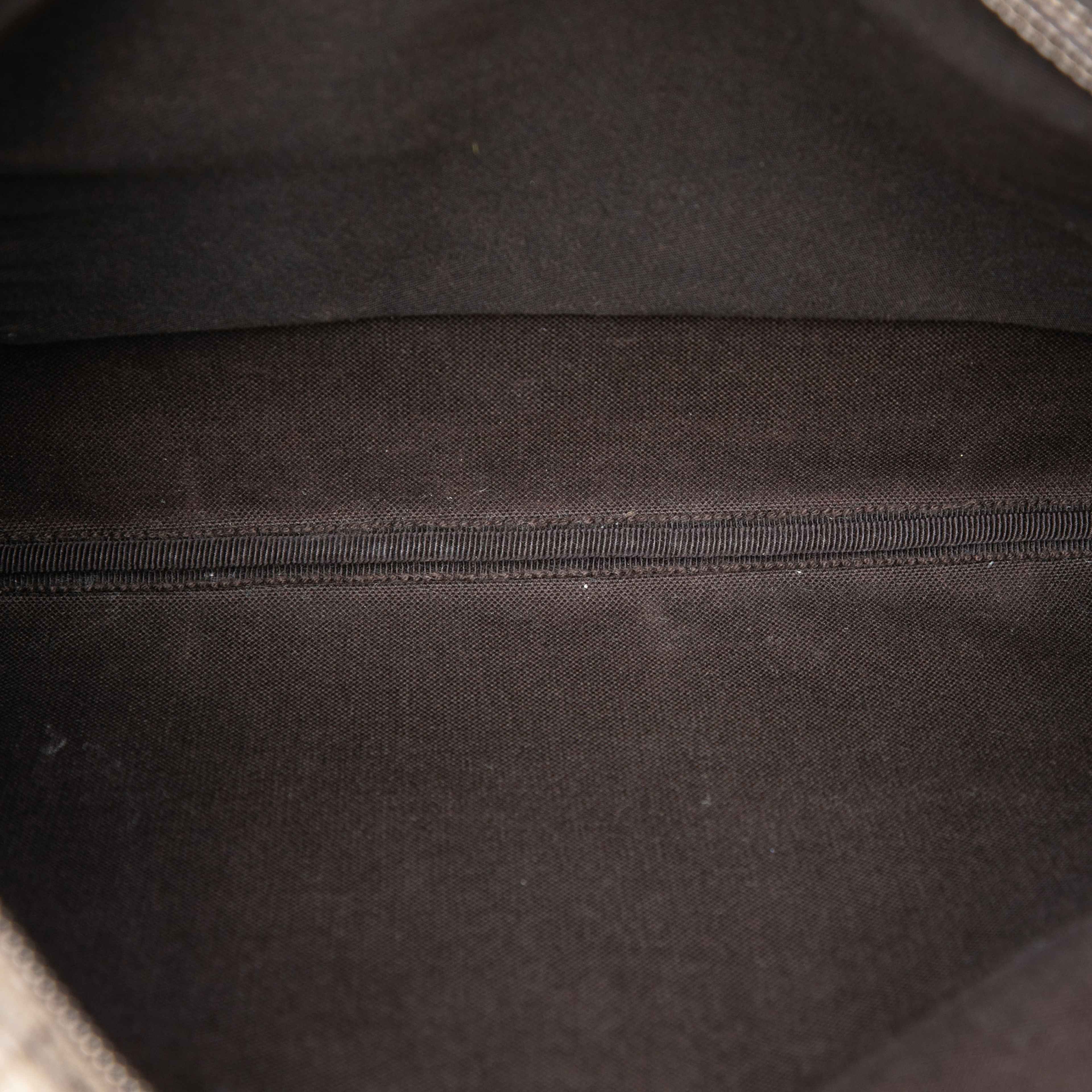 Gucci Gg Supreme Crossbody, från Luxclusif, i färgen beige. Klicka för att öppna bilden i stort format
