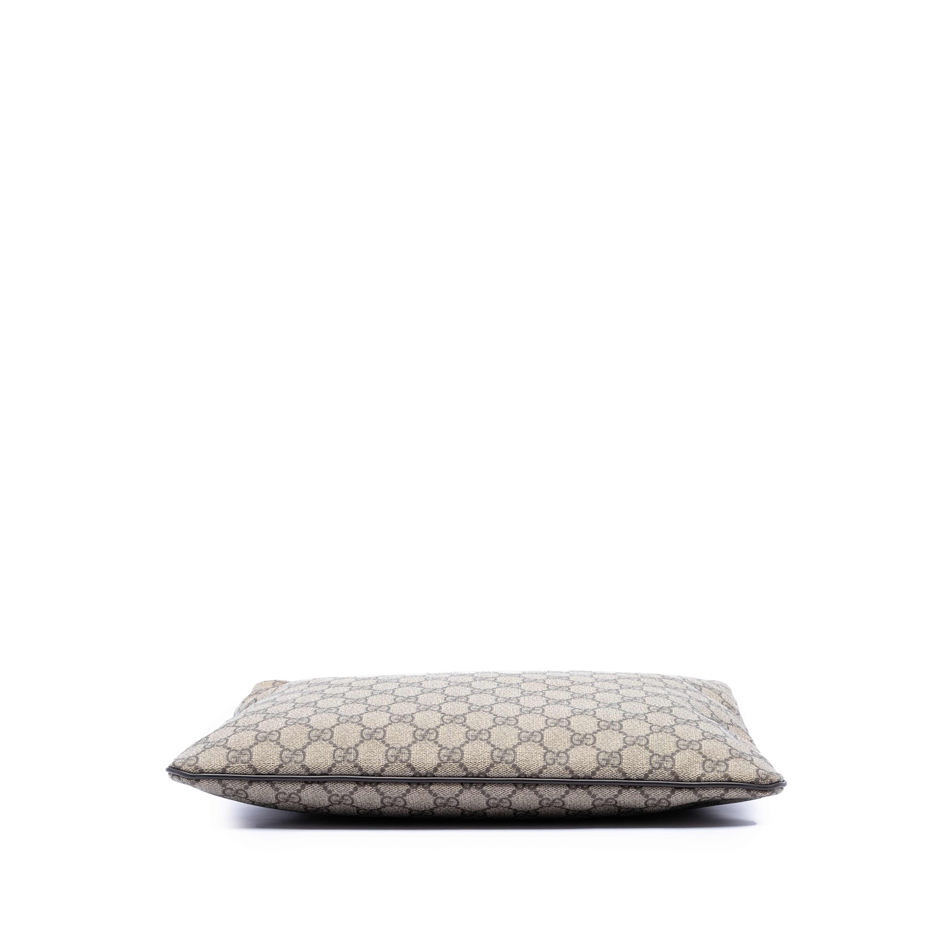 Gucci Gg Supreme Crossbody, från Luxclusif, i färgen beige. Klicka för att öppna bilden i stort format
