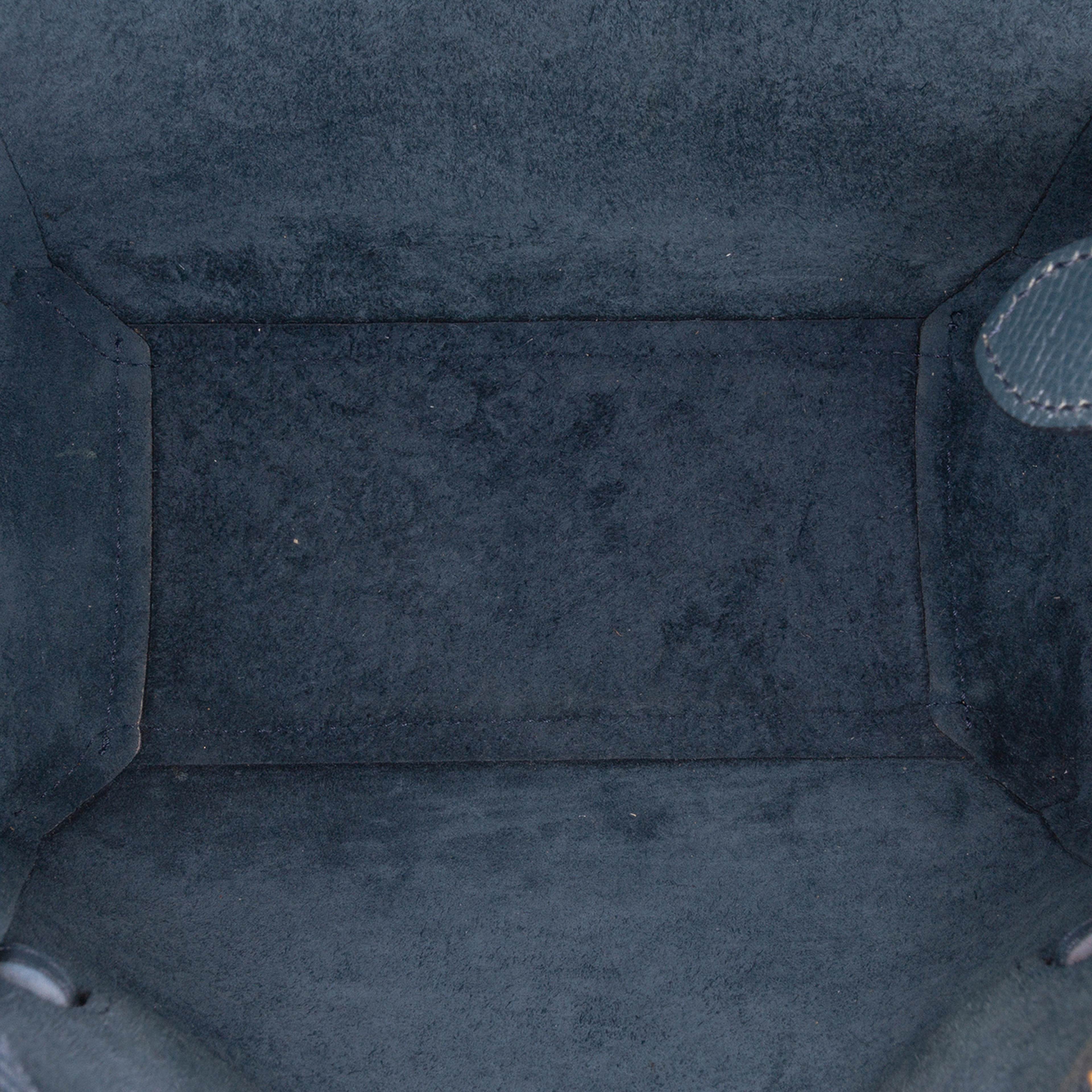 Celine Pico Grained Calfskin Belt Bag, från Luxclusif, i färgen dark blue. Klicka för att öppna bilden i stort format