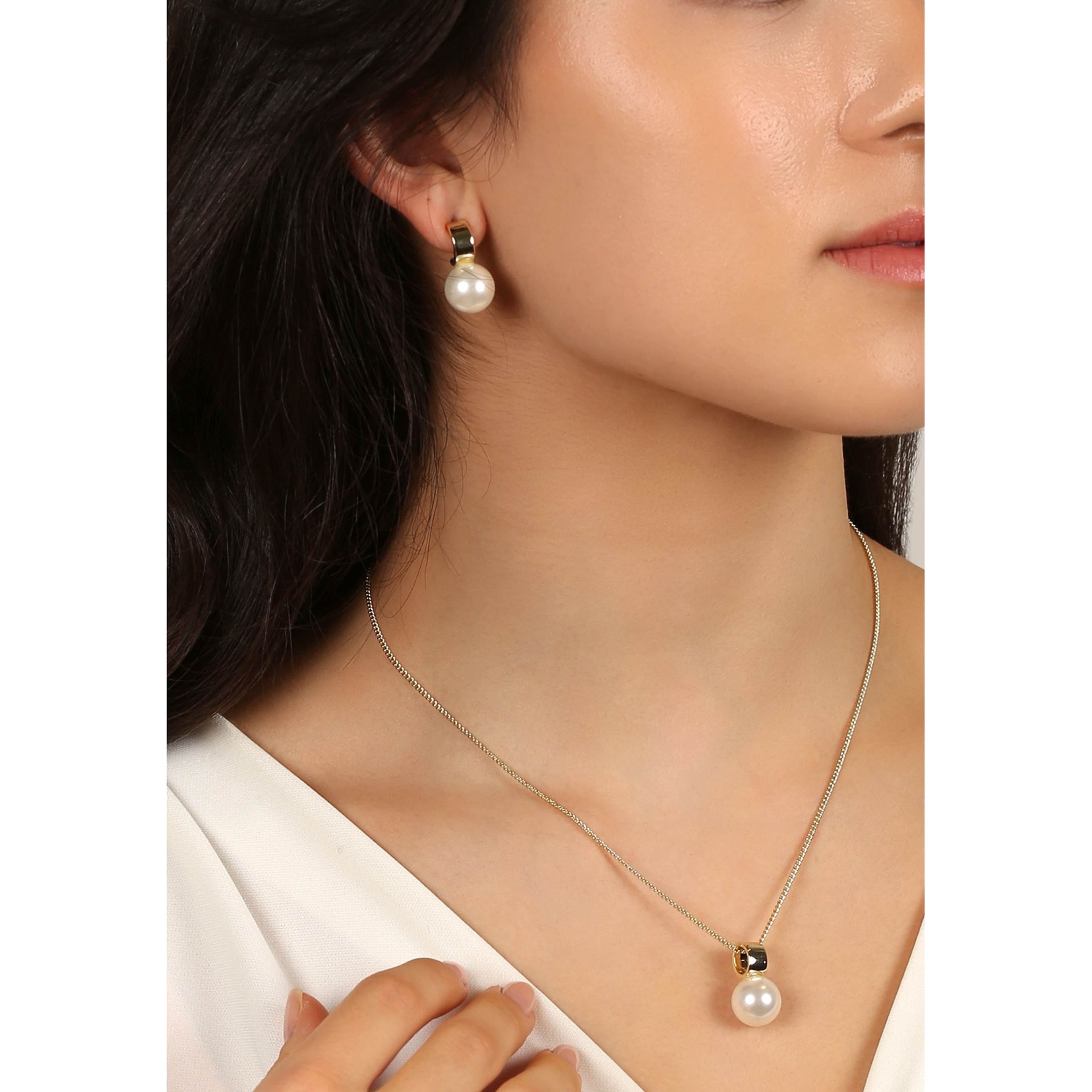 Adriana Pendant Necklace