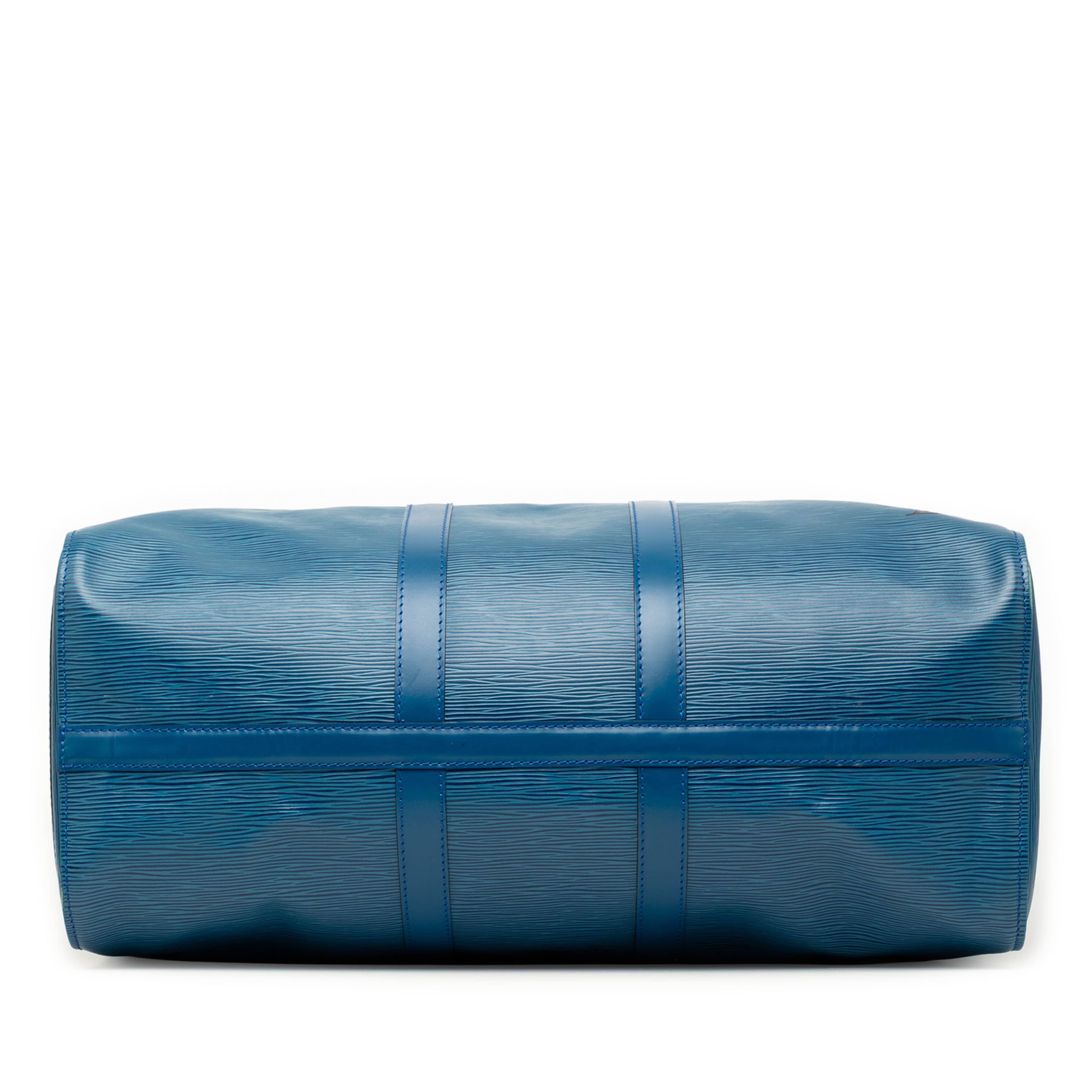 Louis Vuitton Epi Keepall 45, från Luxclusif, i färgen blue. Klicka för att öppna bilden i stort format