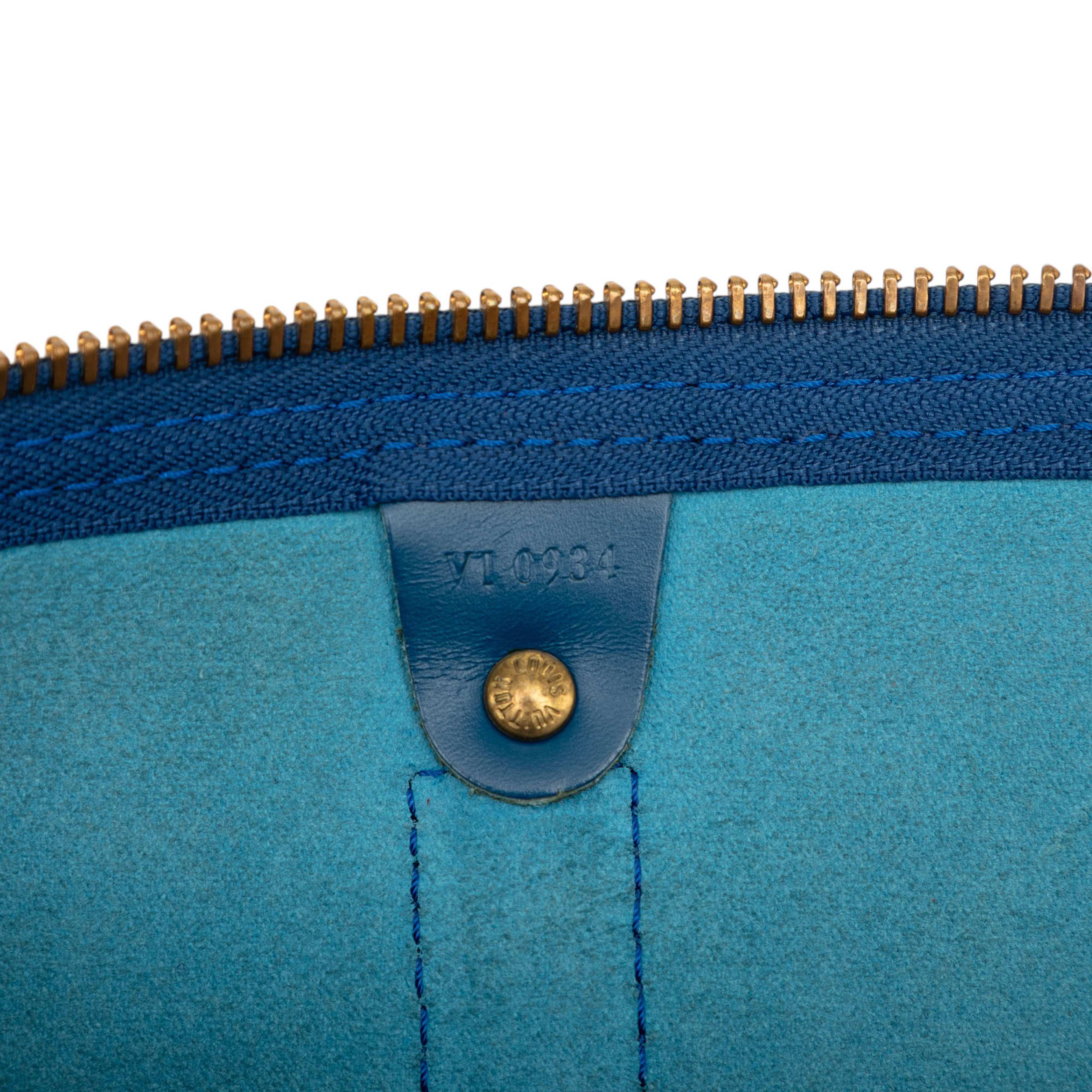 Louis Vuitton Epi Keepall 45, från Luxclusif, i färgen blue. Klicka för att öppna bilden i stort format