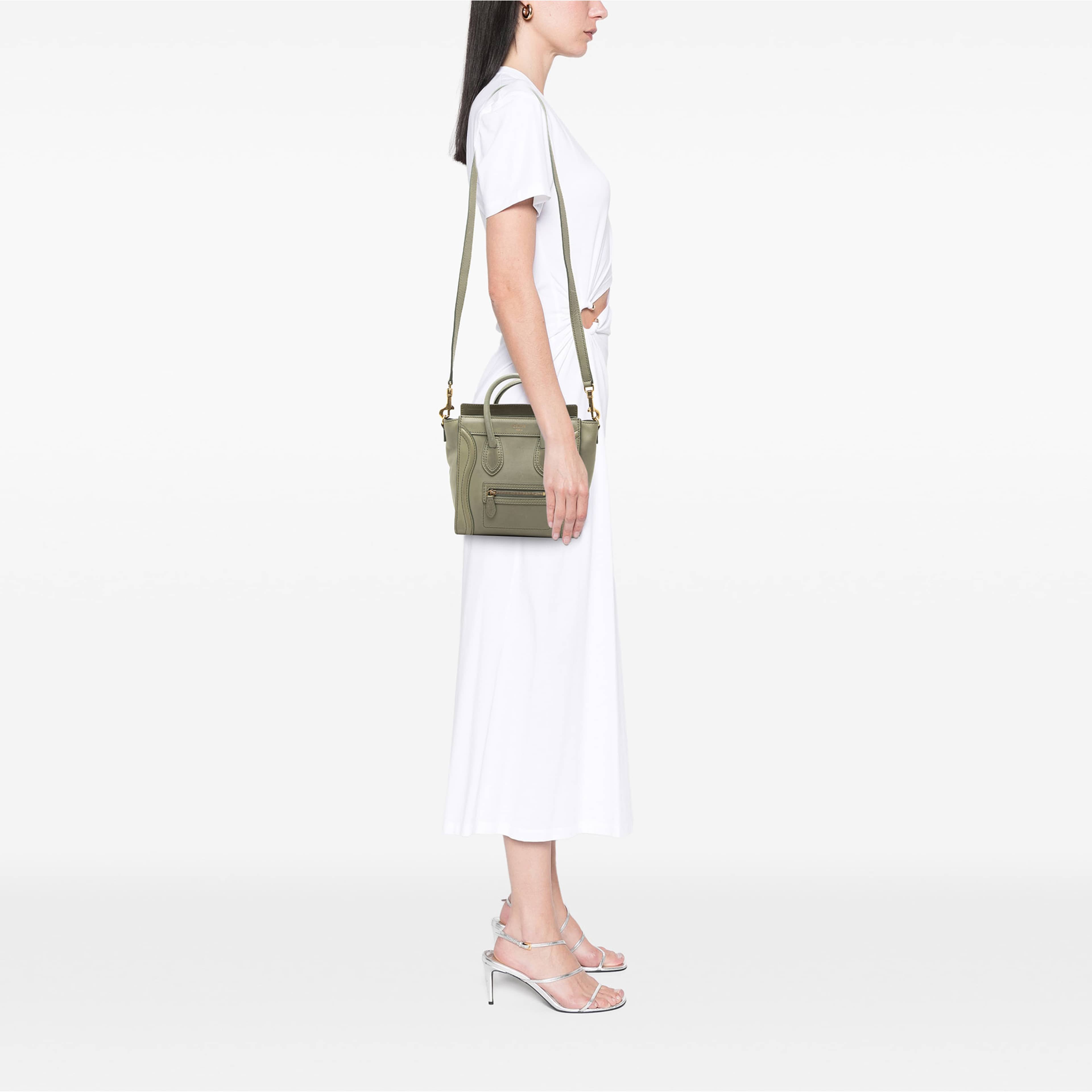 Celine Nano Leather Luggage Tote, från Luxclusif, i färgen grön. Klicka för att öppna bilden i stort format