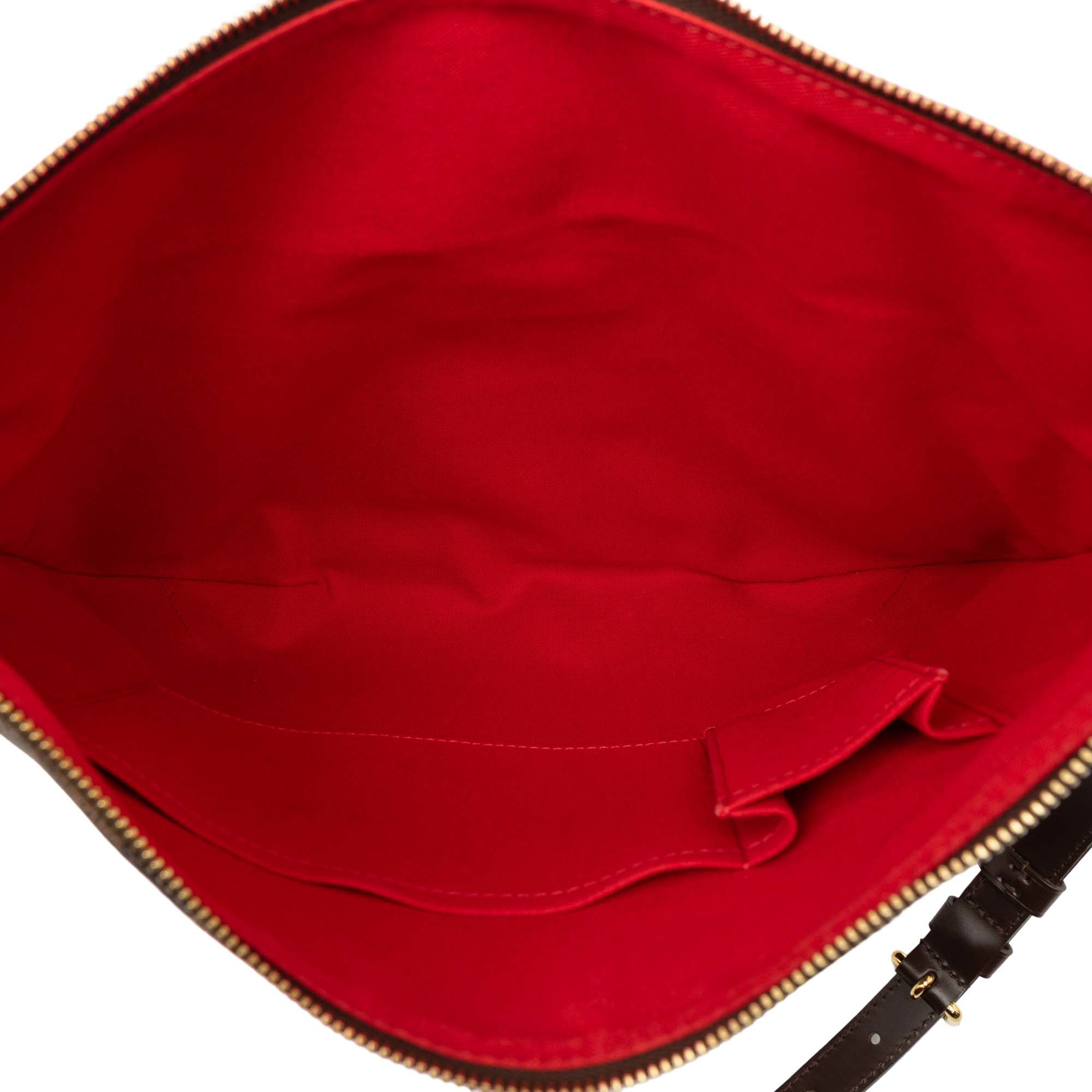 Louis Vuitton Damier Ebene Bloomsbury Gm, från Luxclusif, i färgen brown. Klicka för att öppna bilden i stort format