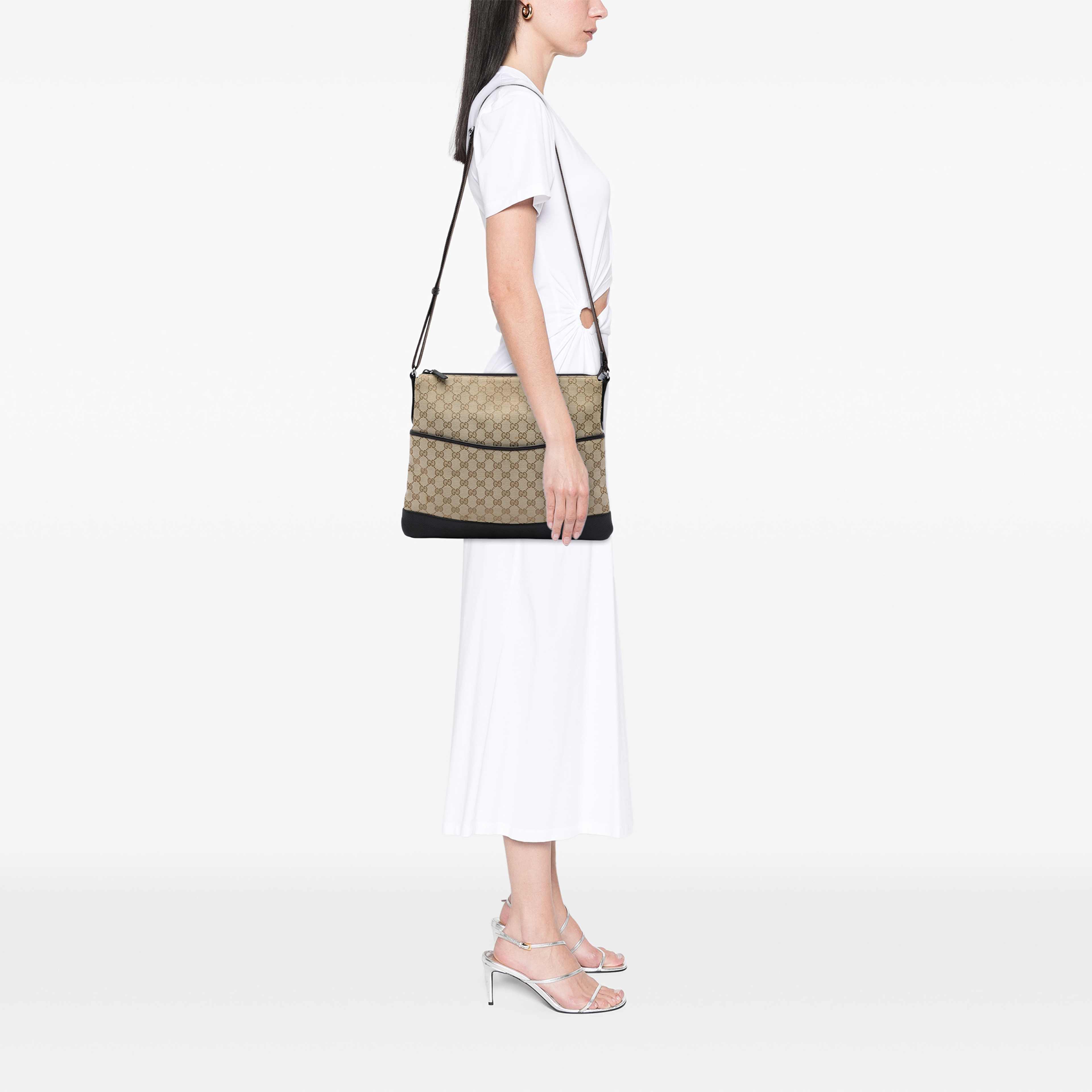 Gucci Gg Canvas Crossbody, från Luxclusif, i färgen beige. Klicka för att öppna bilden i stort format