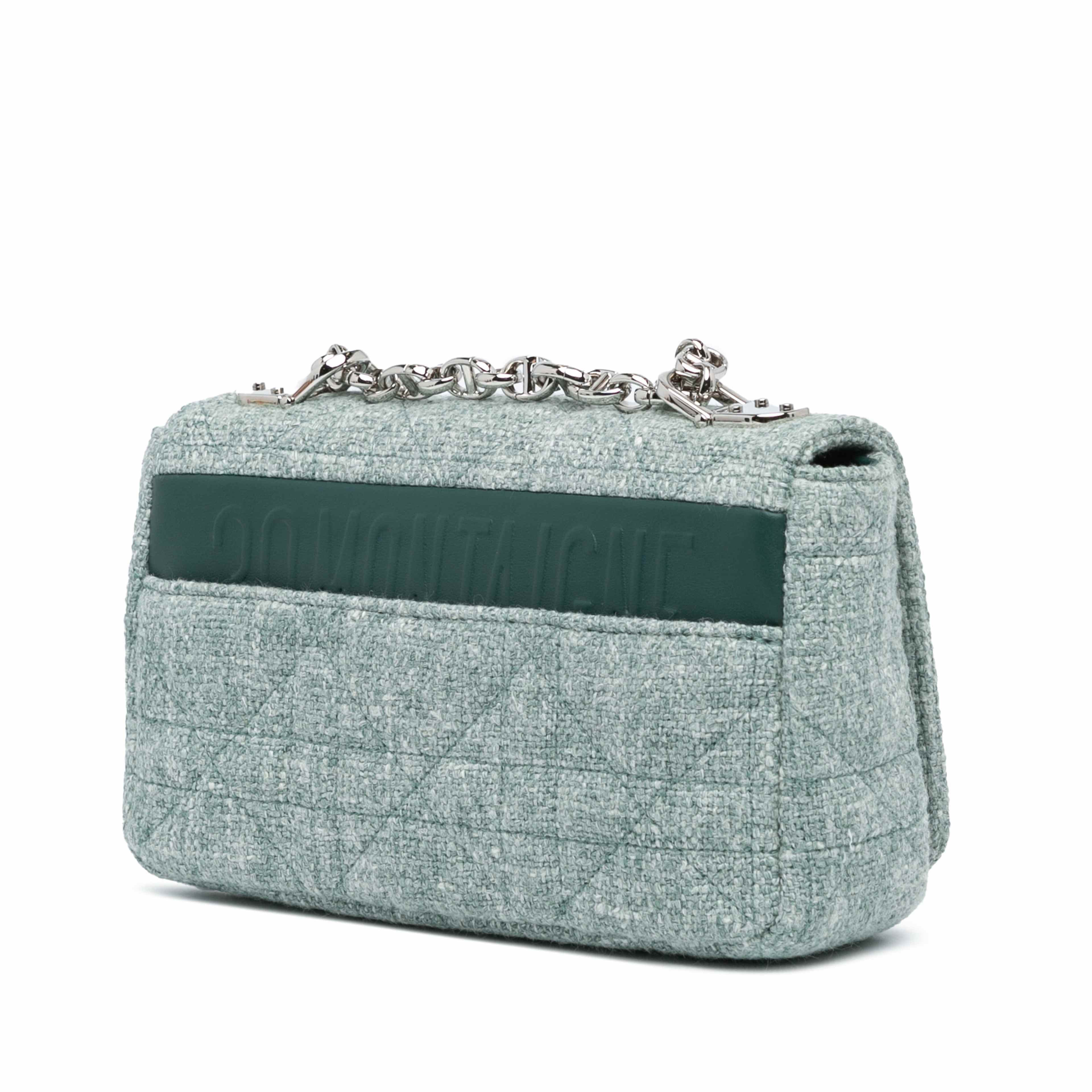 Dior Small Tweed Macrocannage Caro Bag, från Luxclusif, i färgen light green. Klicka för att öppna bilden i stort format