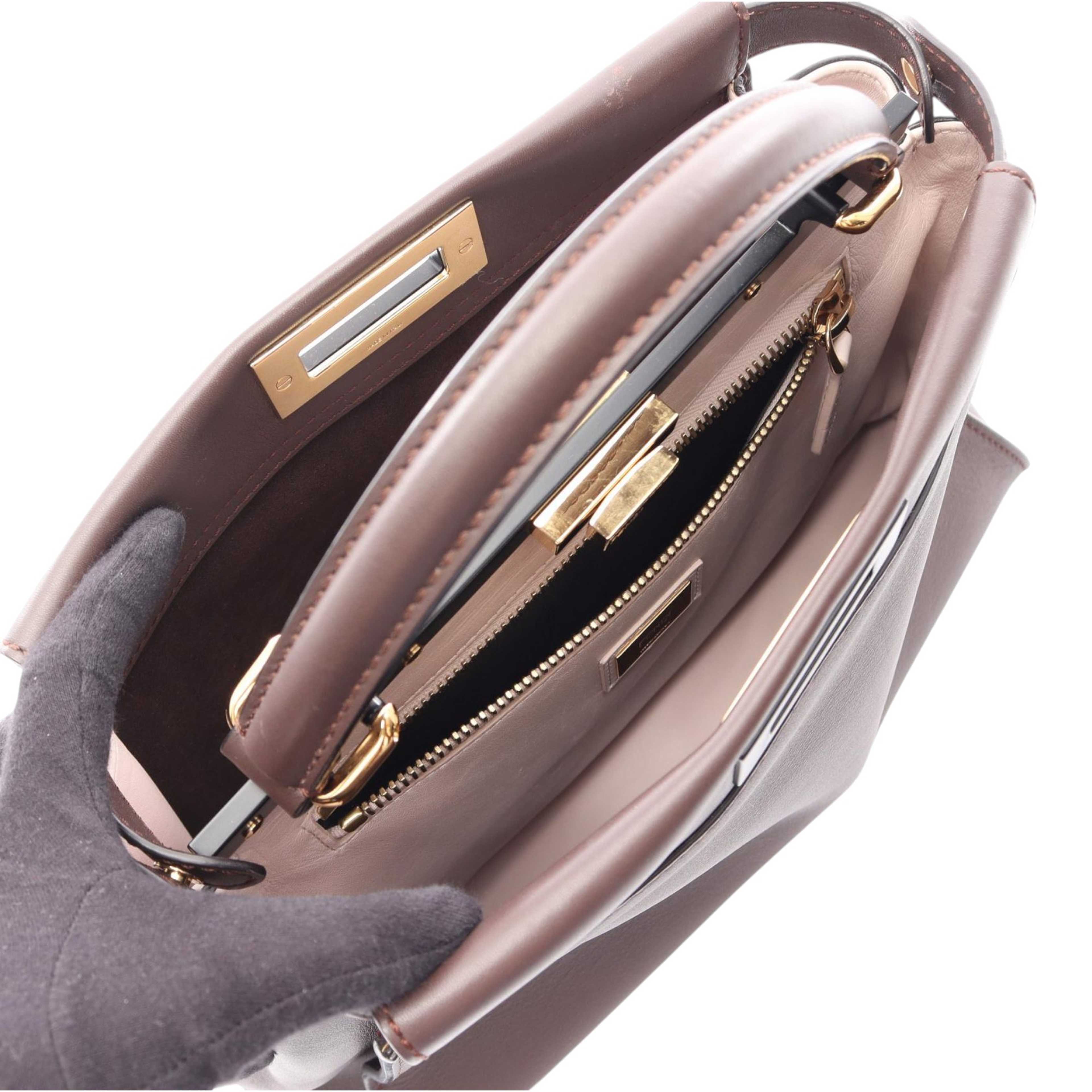 Fendi Leather Peekaboo, från Luxclusif, i färgen brown. Klicka för att öppna bilden i stort format