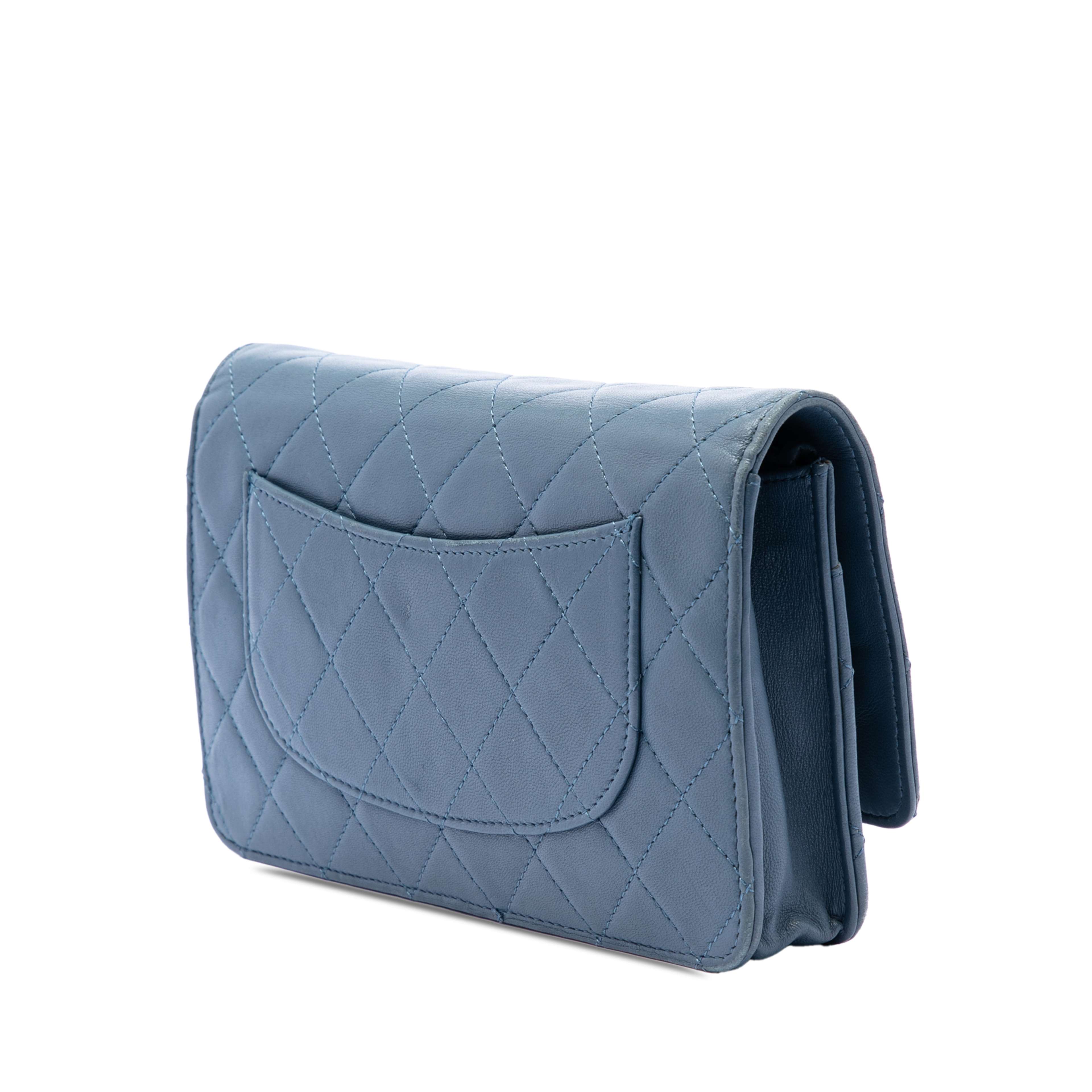 Chanel Cc Quilted Lambskin Wallet On Chain, från Luxclusif, i färgen blå. Klicka för att öppna bilden i stort format