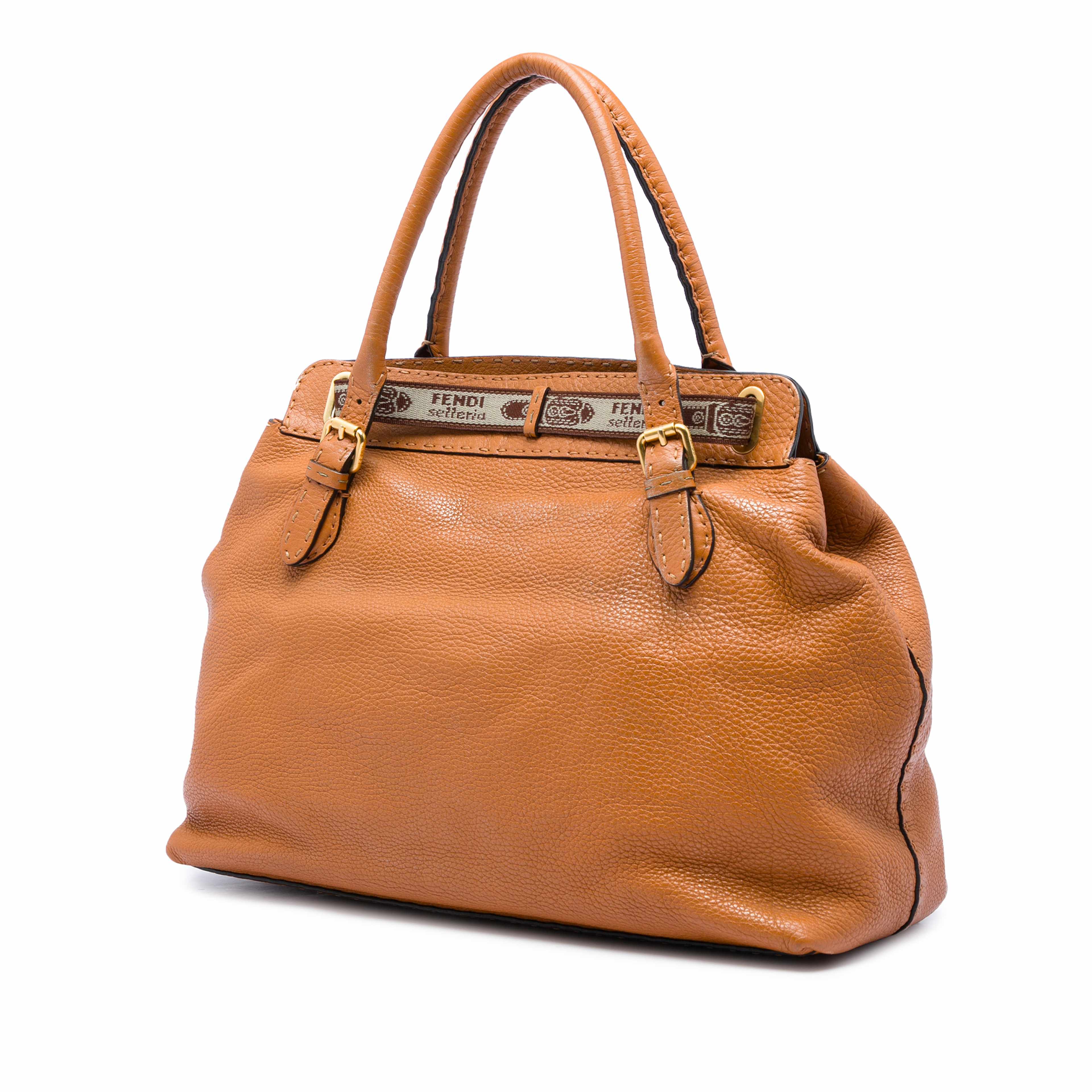 Fendi Large Leather Selleria Villa Borghese Tote, från Luxclusif, i färgen brun. Klicka för att öppna bilden i stort format