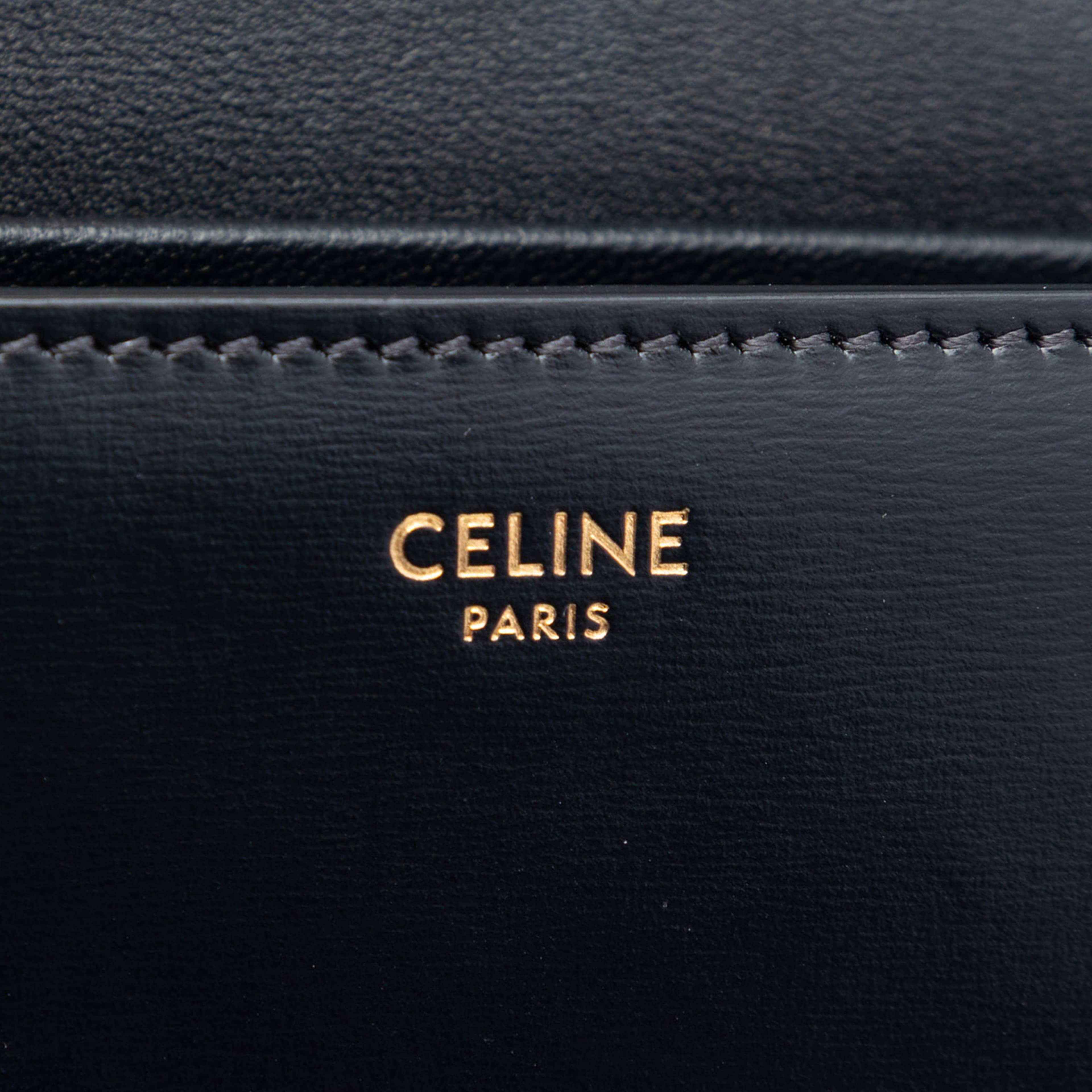 Celine Shiny Calfskin Triomphe Claude Shoulder Bag, från Luxclusif, i färgen black. Klicka för att öppna bilden i stort format