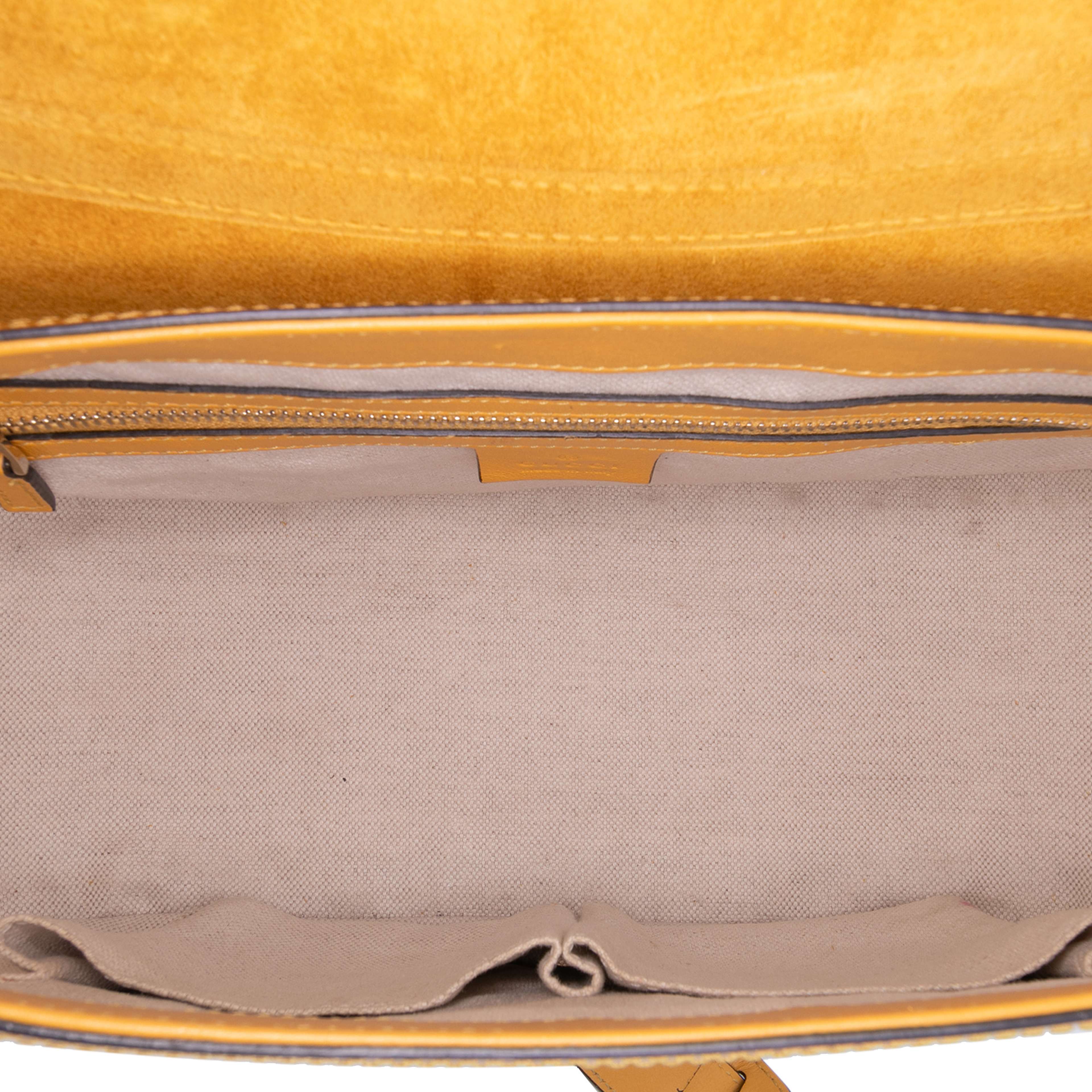 Gucci Microguccissima Patent Stirrup Crossbody, från Luxclusif, i färgen yellow. Klicka för att öppna bilden i stort format