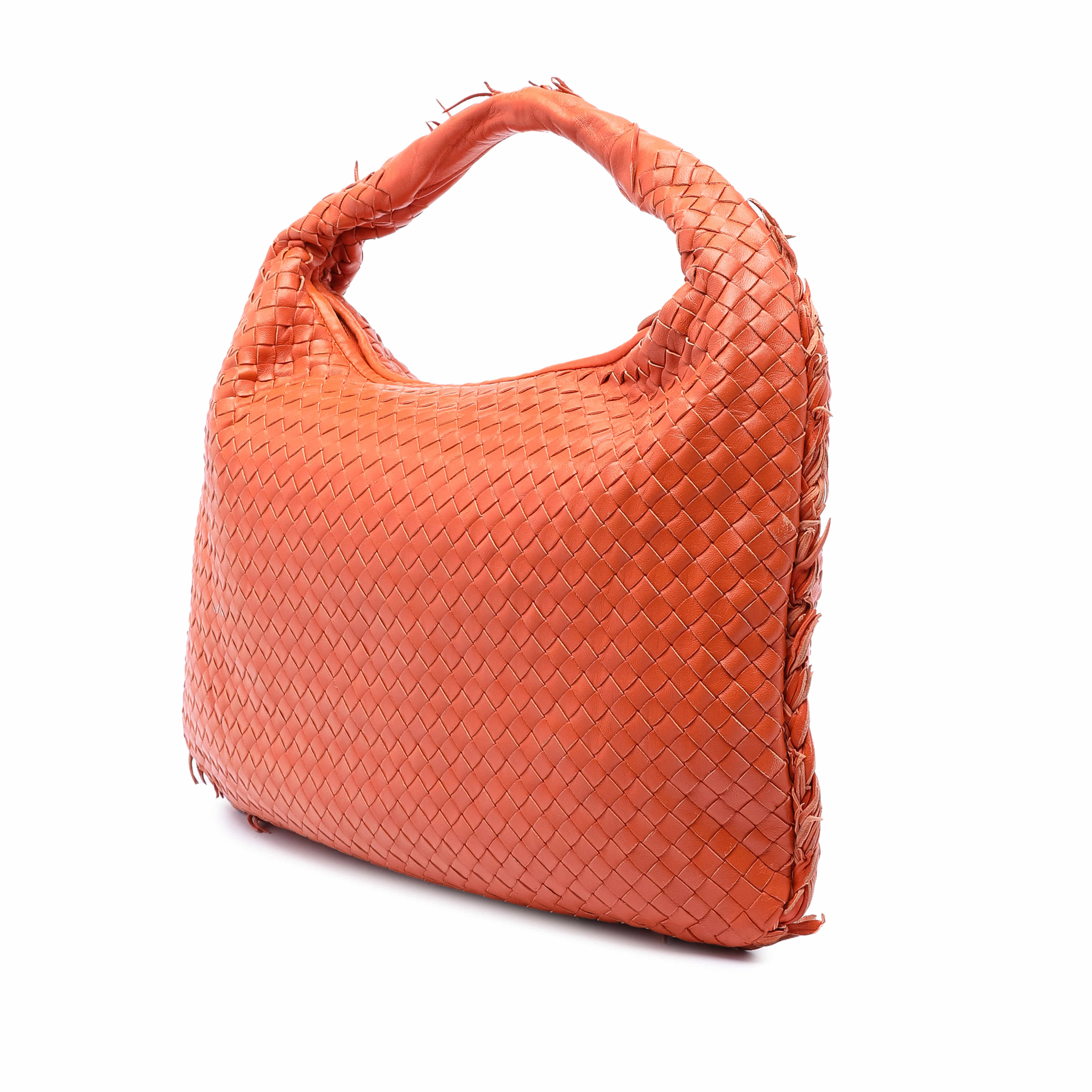 Bottega Veneta Medium Nappa Intrecciato Fuzzy Veneta Hobo, från Luxclusif, i färgen orange. Klicka för att öppna bilden i stort format