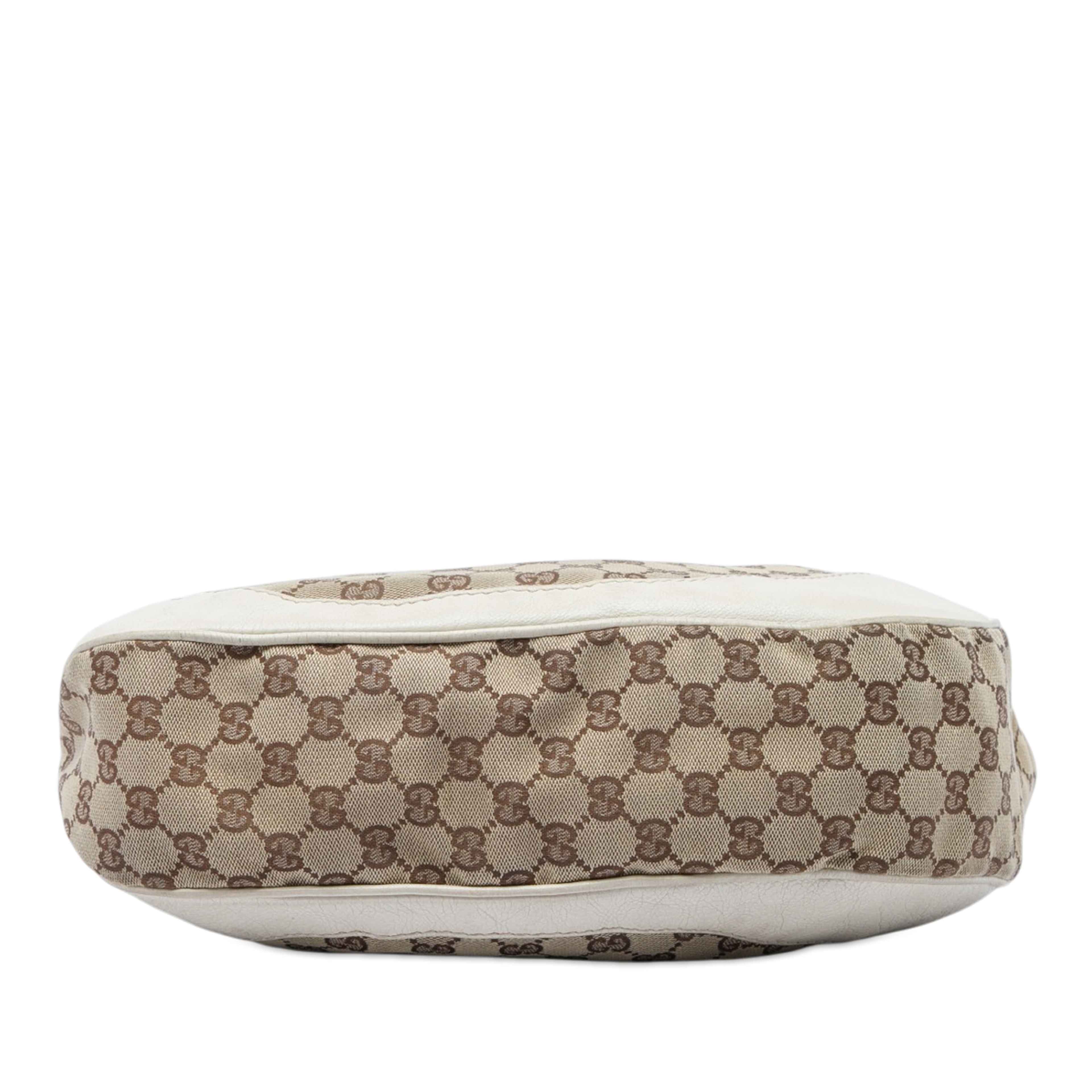 Gucci Gg Canvas Charlotte Crossbody, från Luxclusif, i färgen beige. Klicka för att öppna bilden i stort format