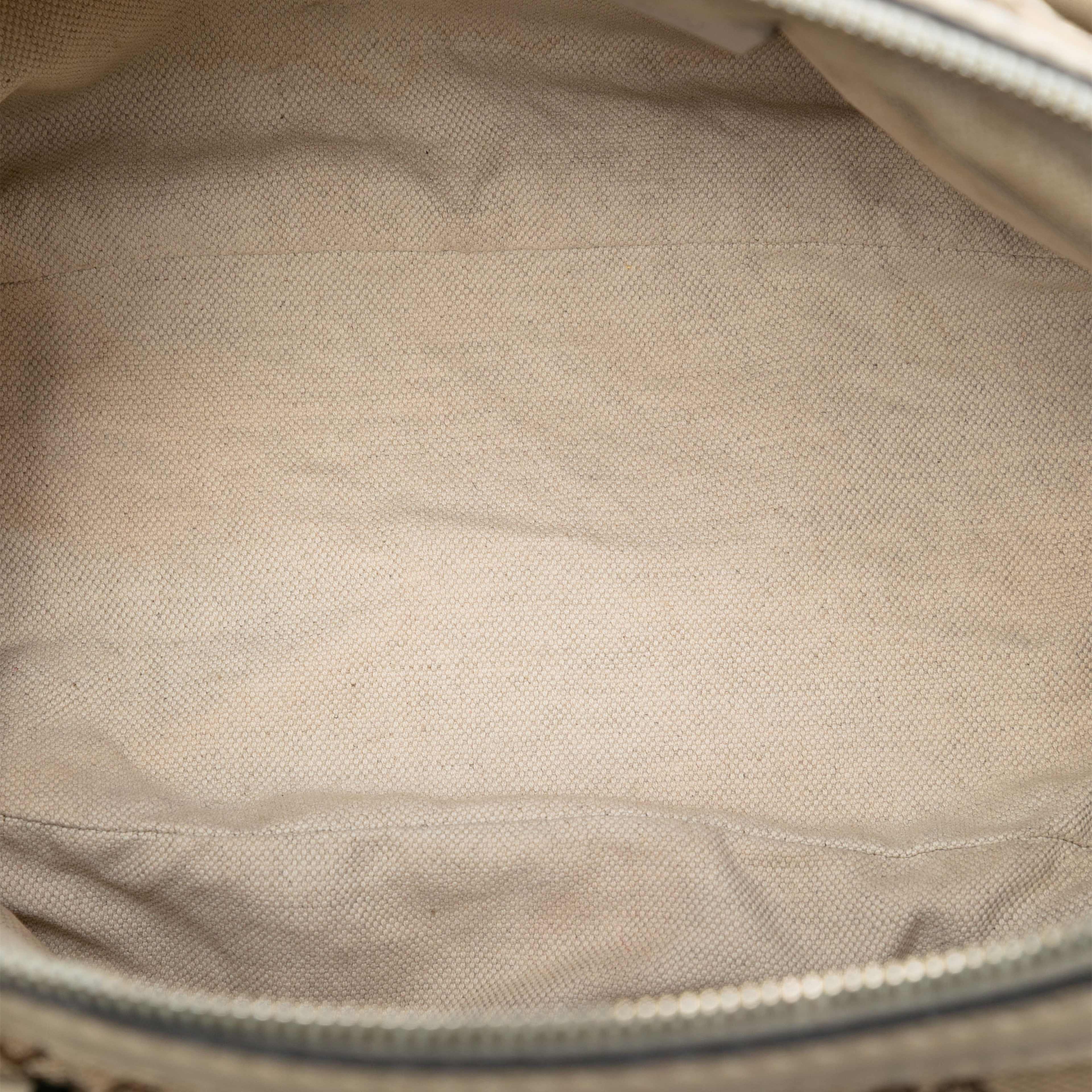 Gucci Gg Canvas Sukey Satchel, från Luxclusif, i färgen beige. Klicka för att öppna bilden i stort format