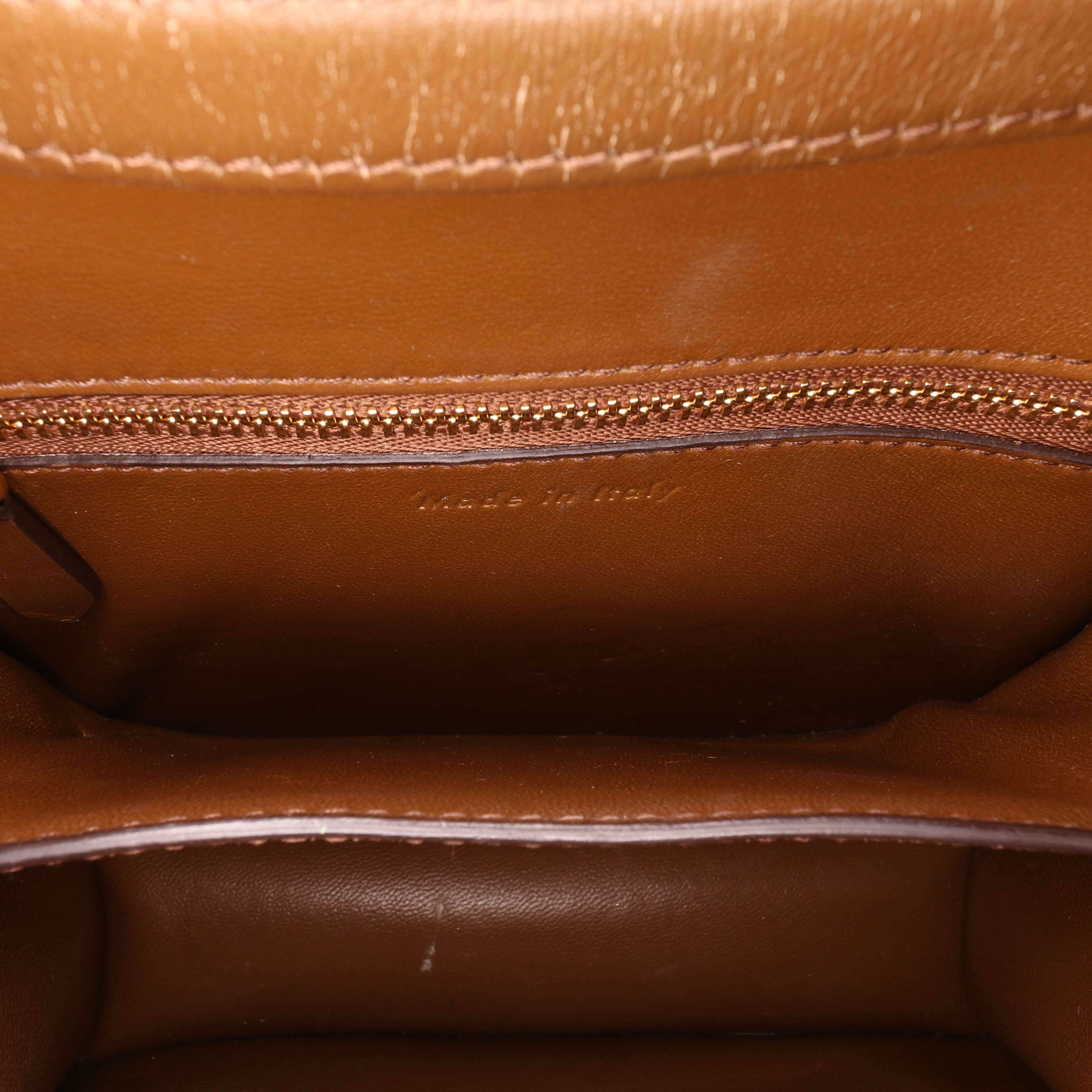 Celine Small Calfskin Classic Box, från Luxclusif, i färgen brown. Klicka för att öppna bilden i stort format