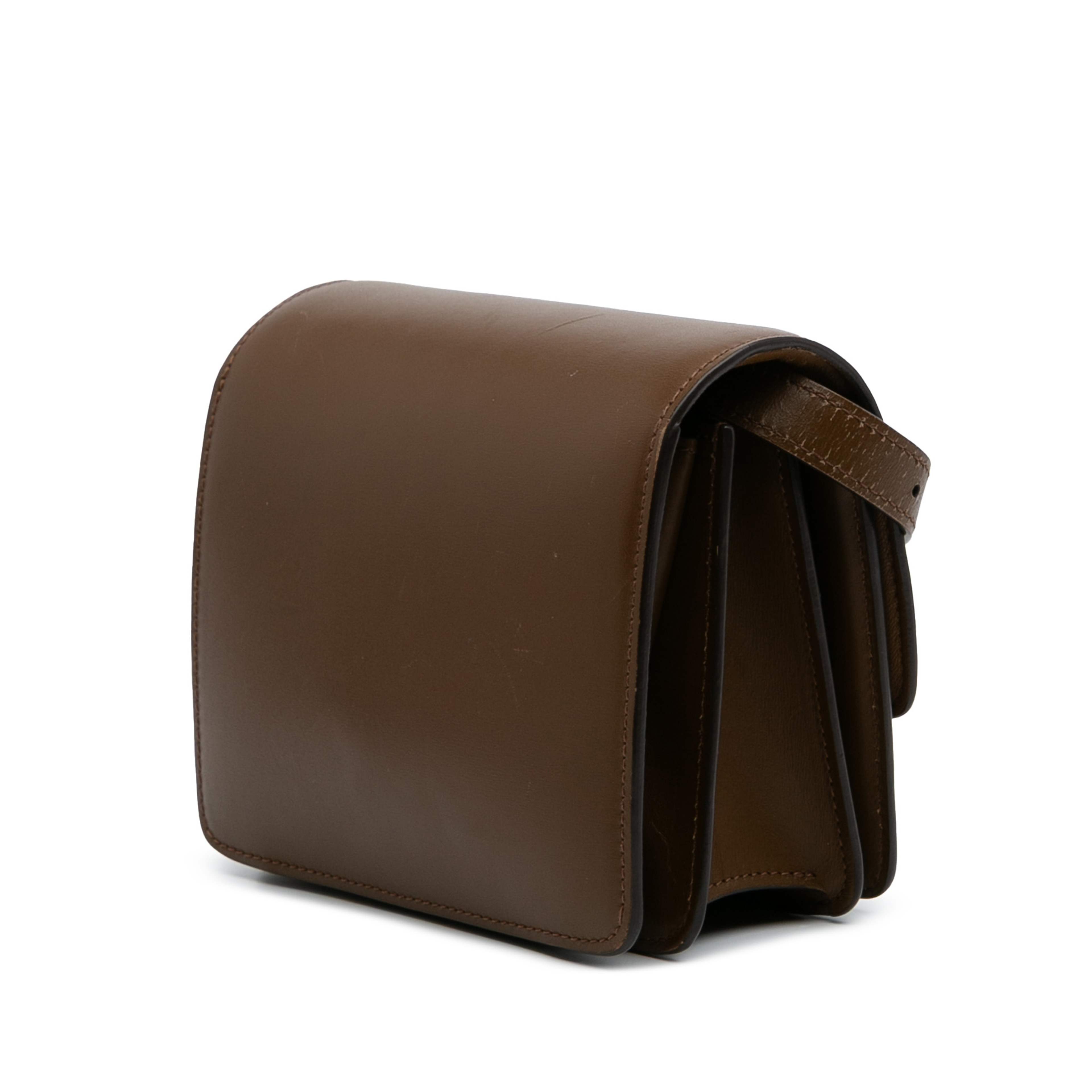 Celine Small Calfskin Classic Box, från Luxclusif, i färgen brown. Klicka för att öppna bilden i stort format