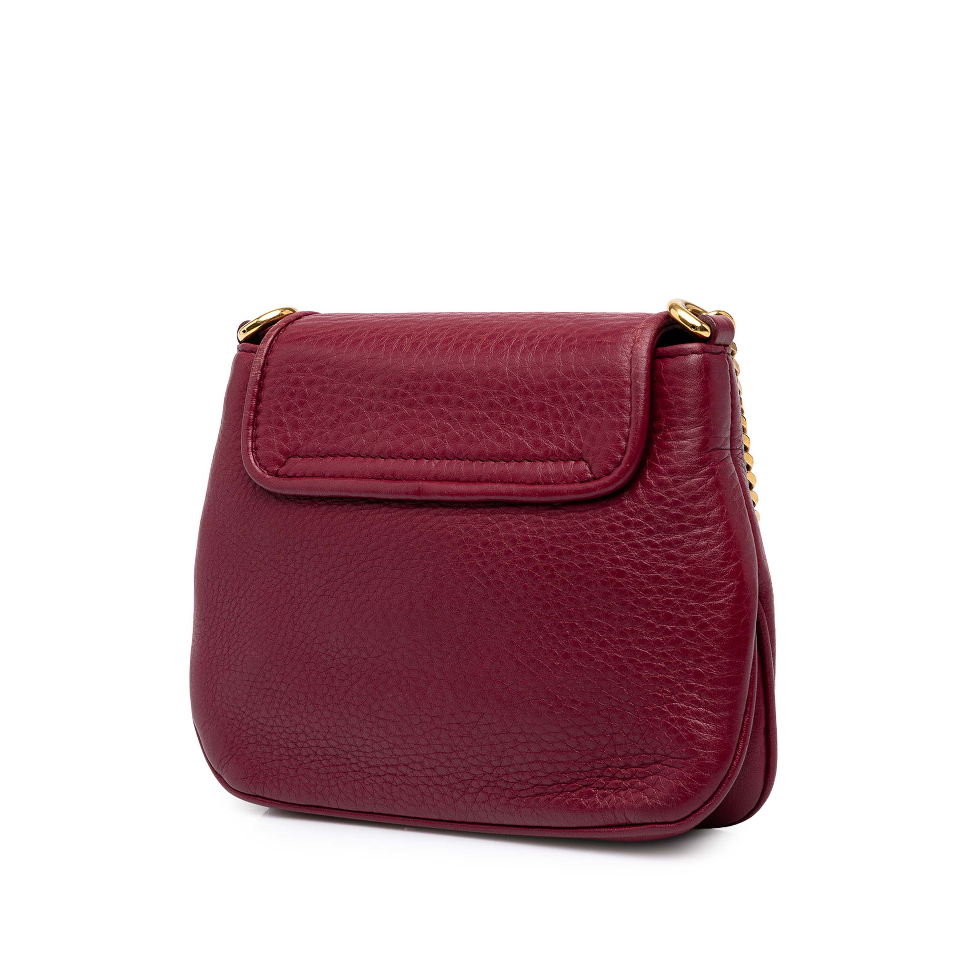 Gucci Small Calfskin 1973 Chain Crossbody, från Luxclusif, i färgen röd. Klicka för att öppna bilden i stort format