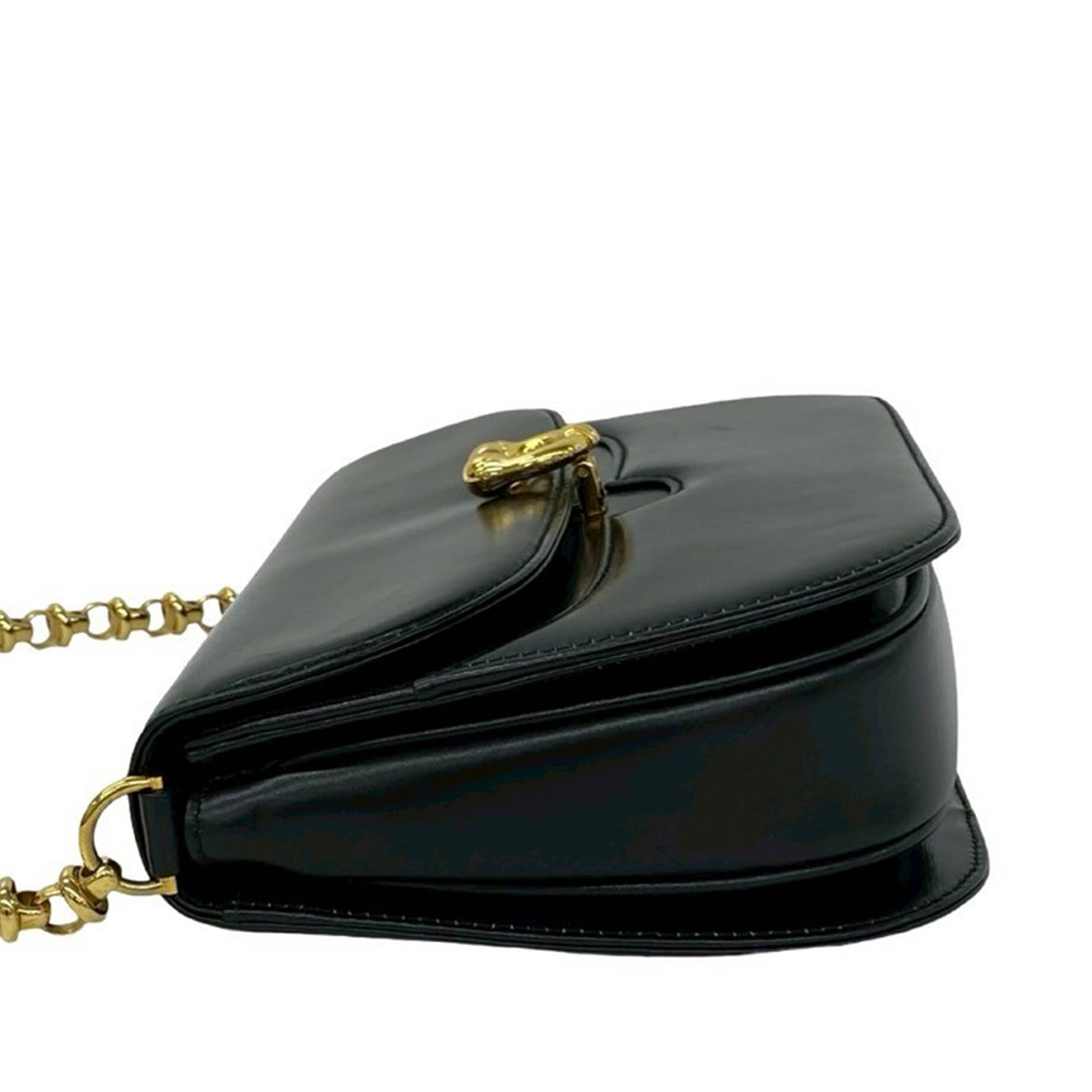 Gucci Calfskin Chain Crossbody, från Luxclusif, i färgen black. Klicka för att öppna bilden i stort format