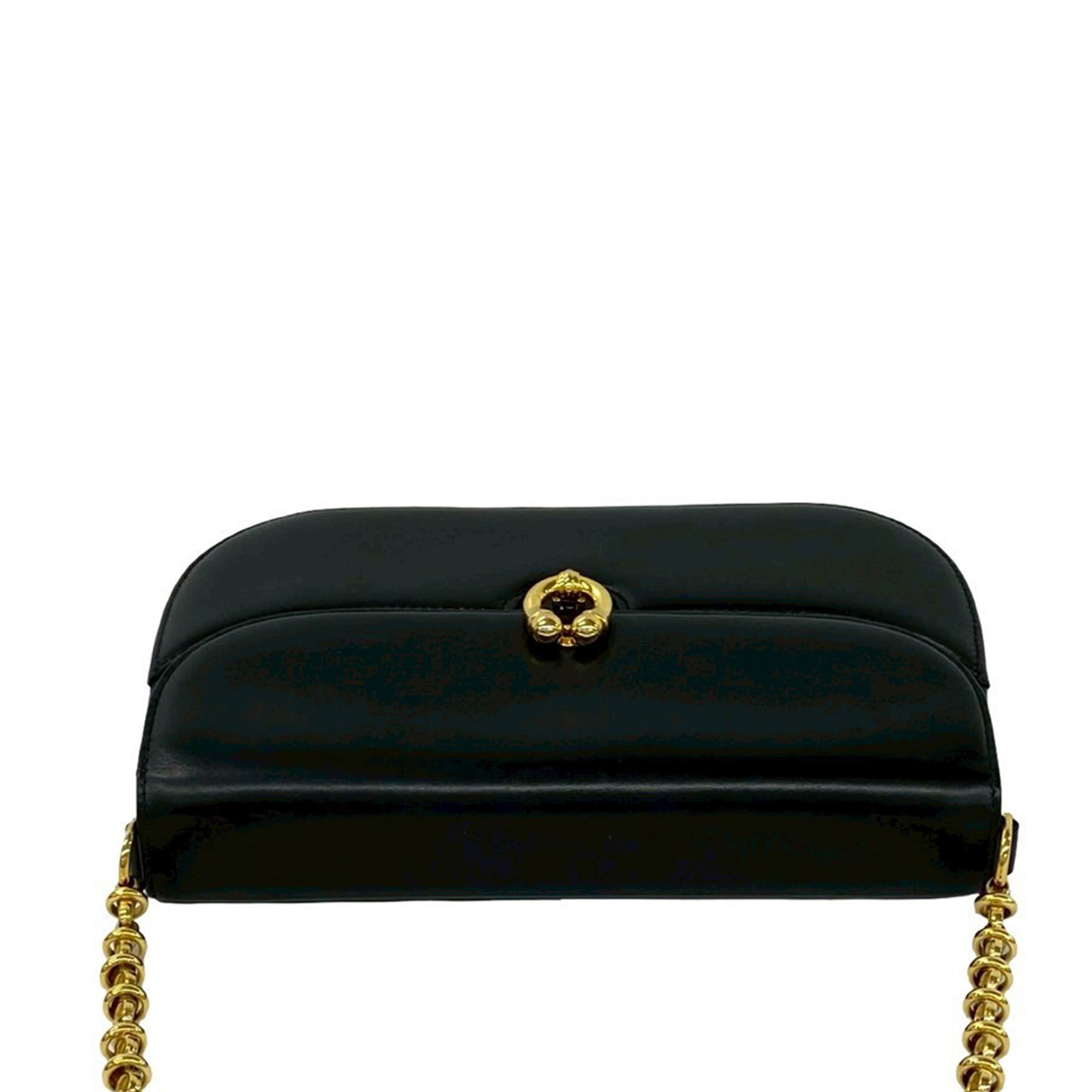 Gucci Calfskin Chain Crossbody, från Luxclusif, i färgen svart. Klicka för att öppna bilden i stort format