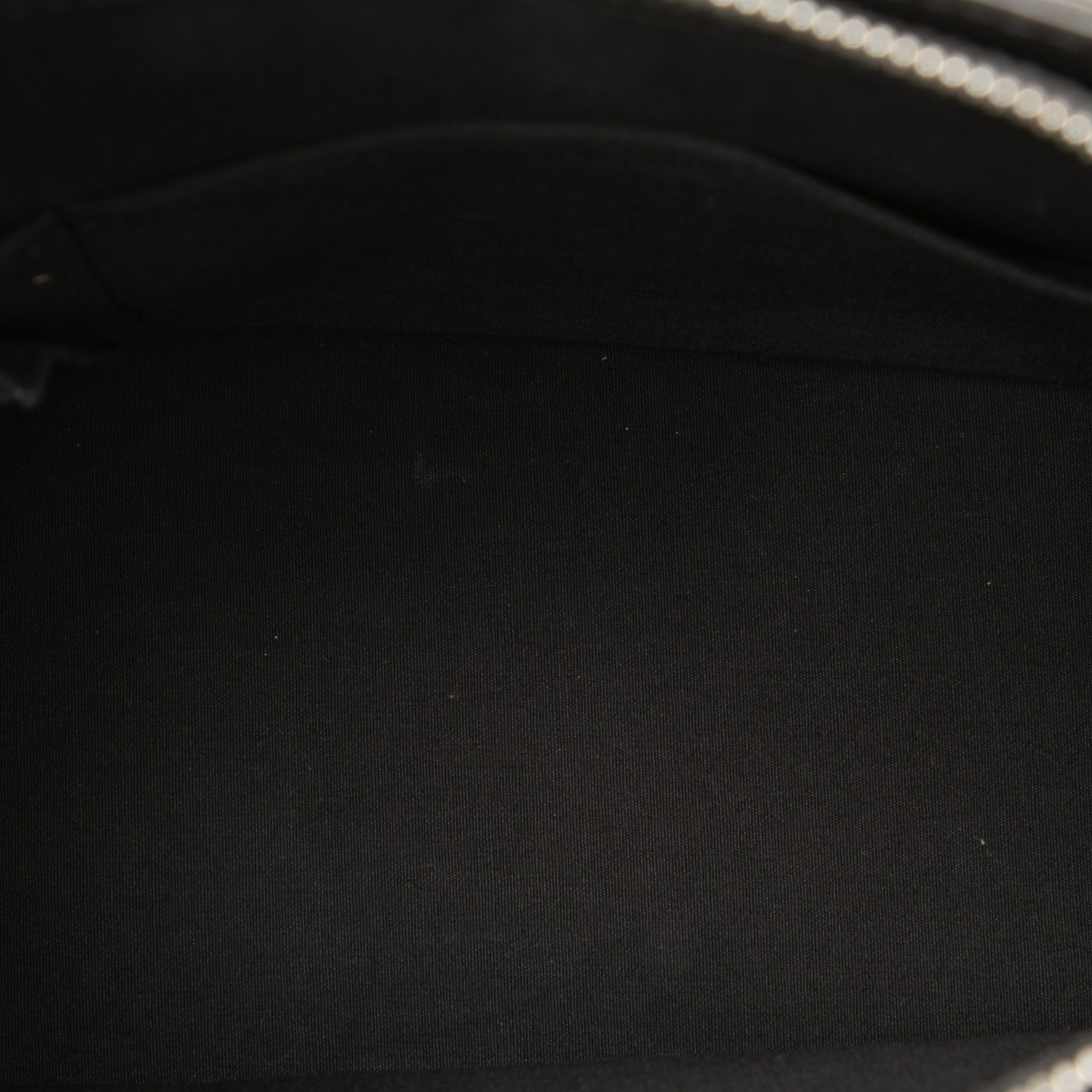 Louis Vuitton Monogram Mat Stockton, från Luxclusif, i färgen dark gray. Klicka för att öppna bilden i stort format