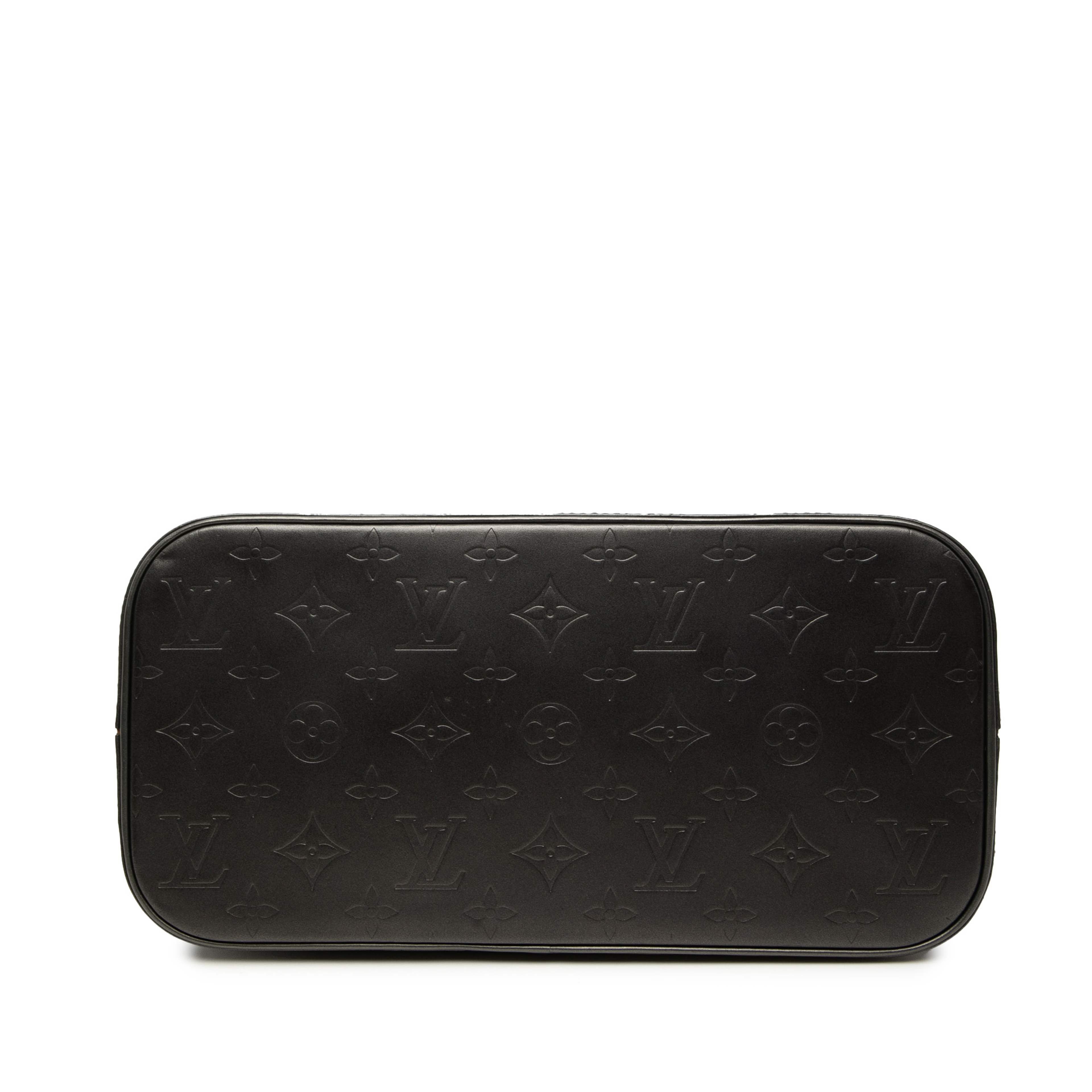 Louis Vuitton Monogram Mat Stockton, från Luxclusif, i färgen grå. Klicka för att öppna bilden i stort format