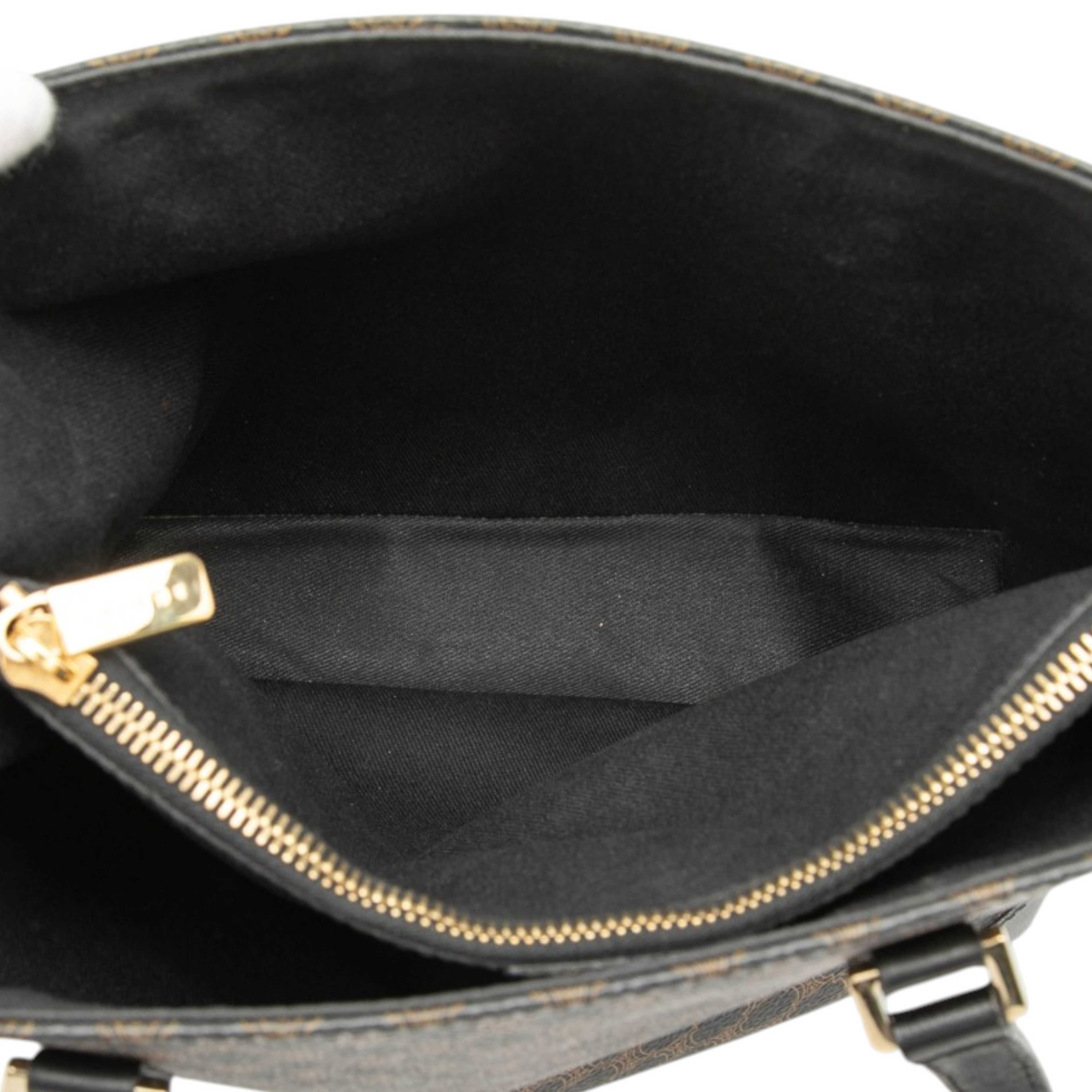 Celine Macadam Coated Canvas Tote, från Luxclusif, i färgen dark brown. Klicka för att öppna bilden i stort format