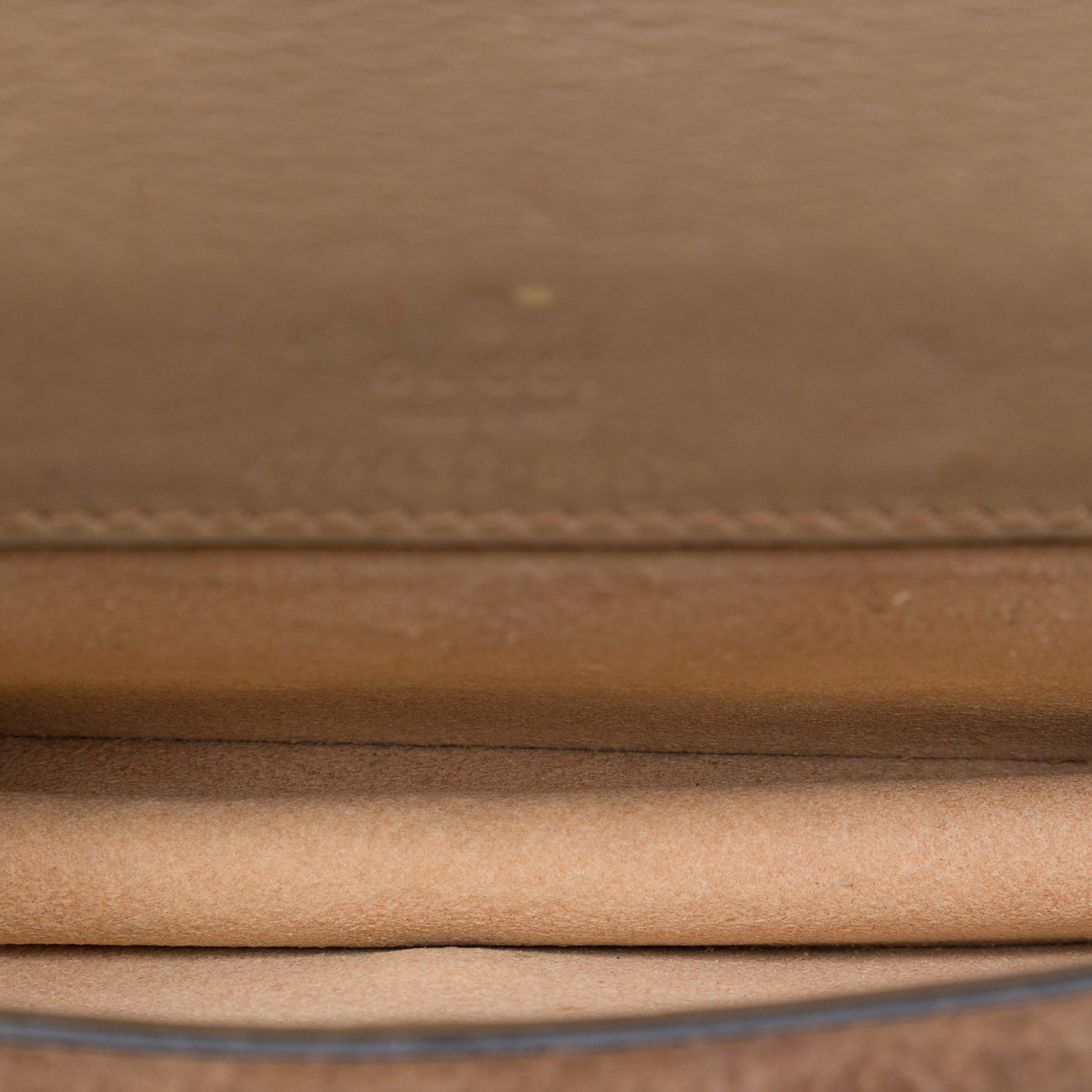 Gucci Mini Gg Supreme Dionysus Crossbody, från Luxclusif, i färgen beige. Klicka för att öppna bilden i stort format