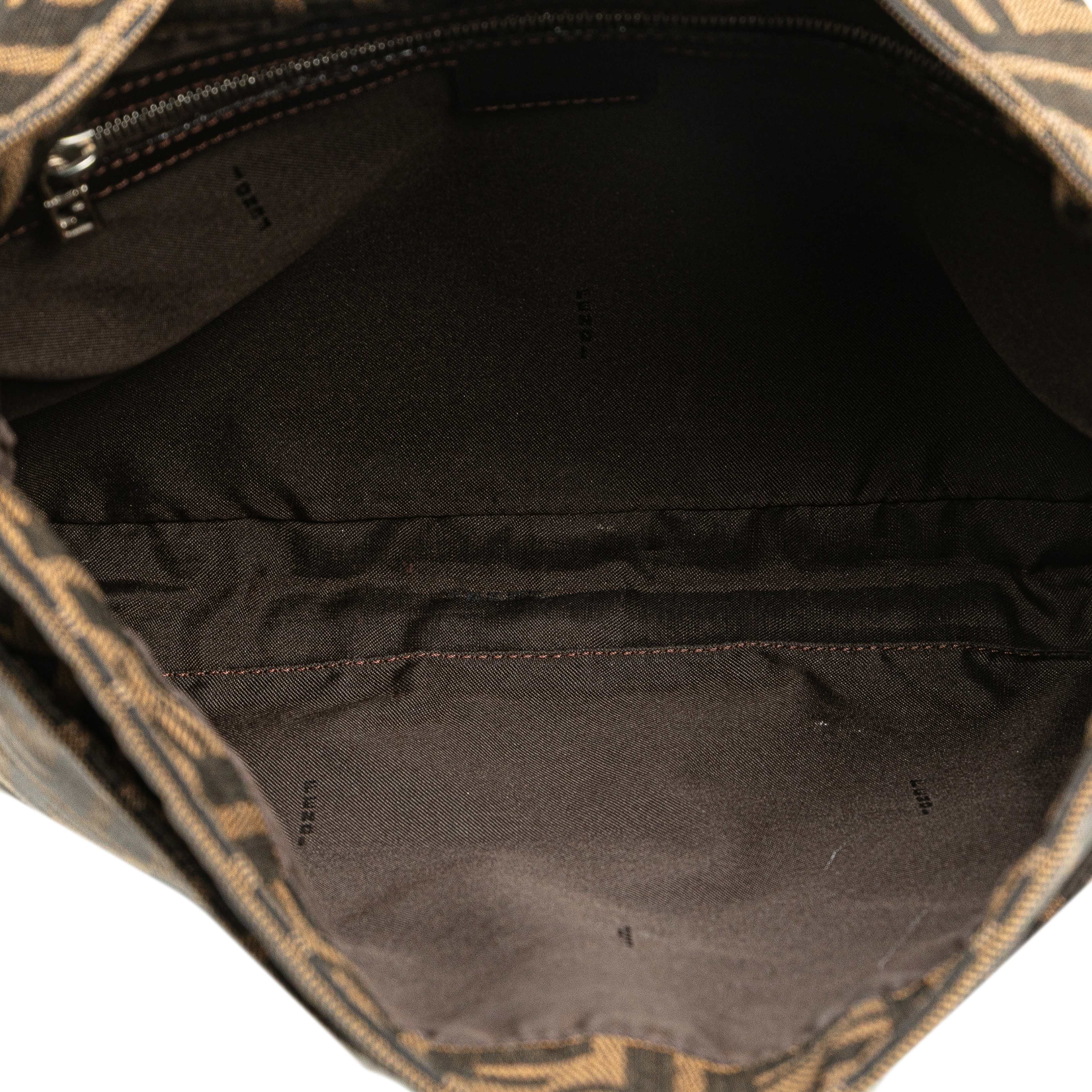 Fendi Zucca Canvas Shoulder Bag, från Luxclusif, i färgen brown.