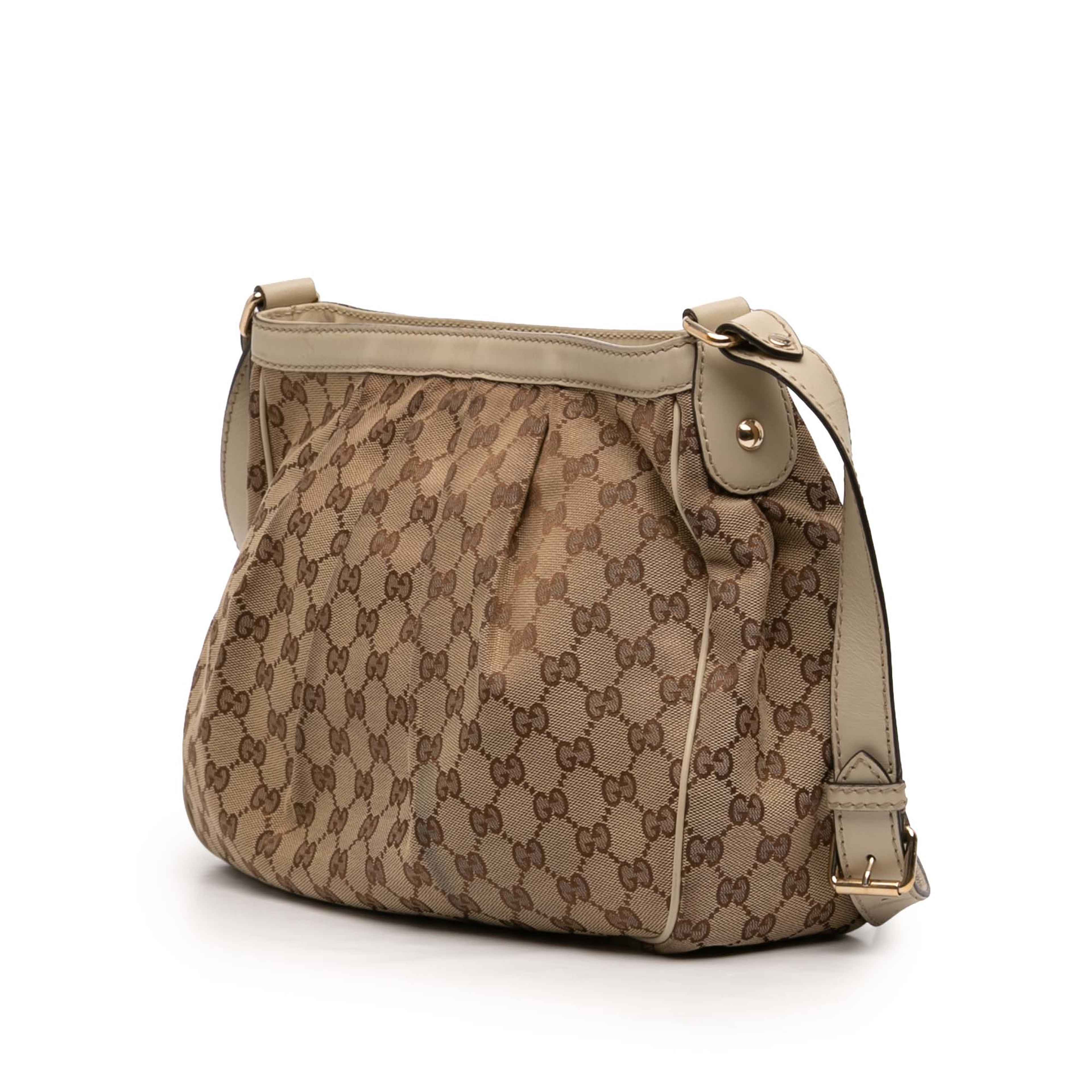 Gucci Gg Canvas Sukey Crossbody, från Luxclusif, i färgen beige. Klicka för att öppna bilden i stort format