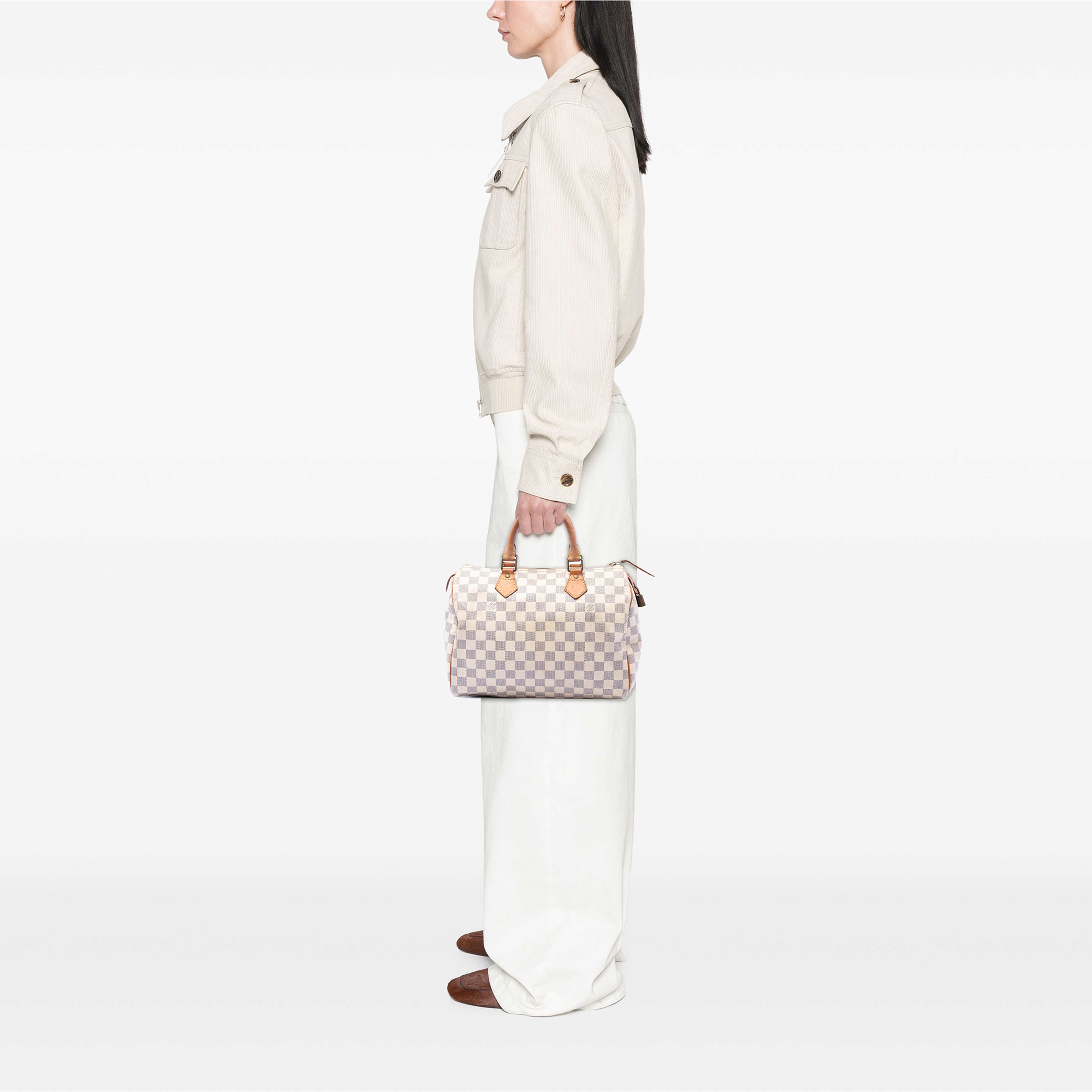 Louis Vuitton Damier Azur Speedy 30, från Luxclusif, i färgen vit. Klicka för att öppna bilden i stort format