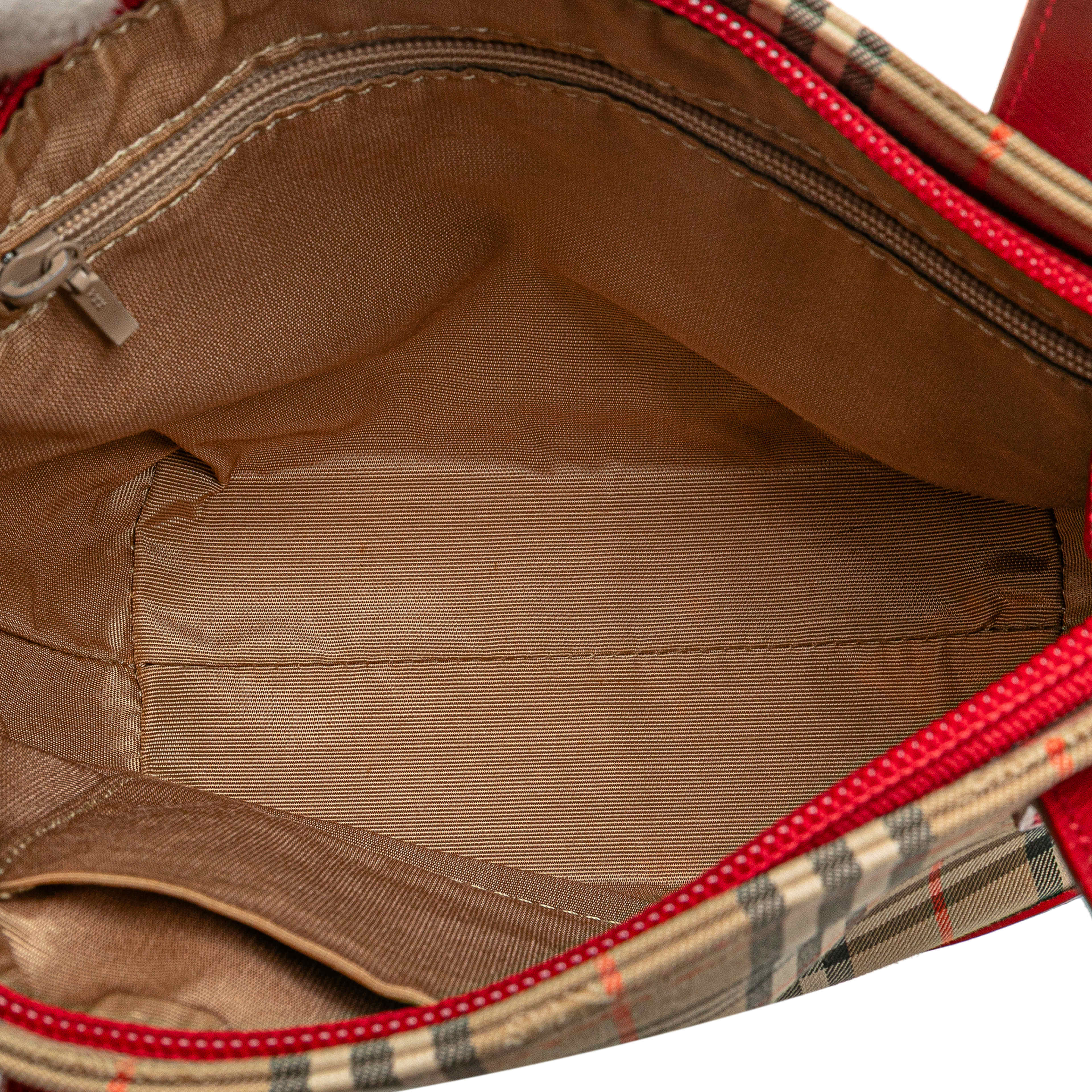 Burberry Haymarket Check Canvas Handbag, från Luxclusif, i färgen beige. Klicka för att öppna bilden i stort format