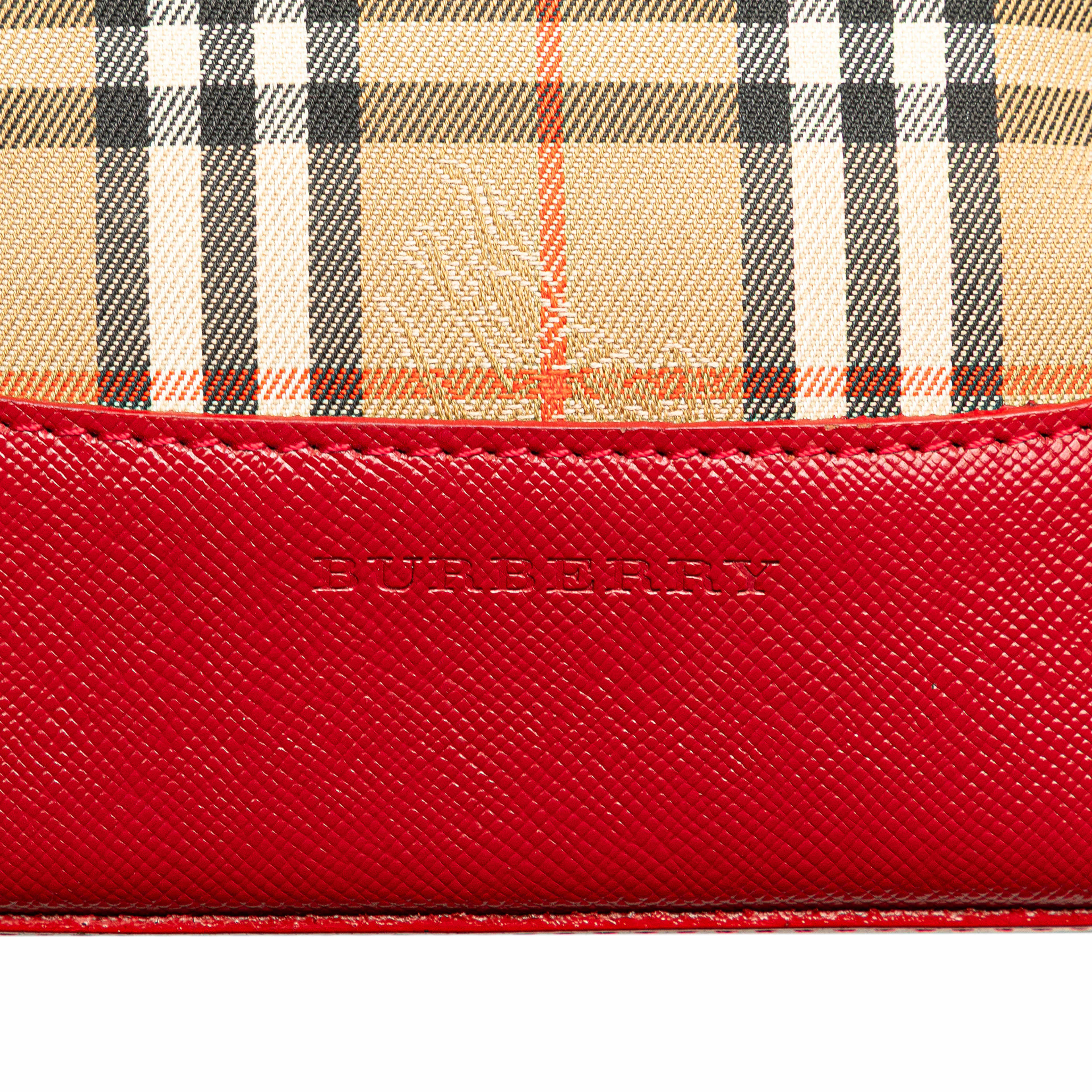 Burberry Haymarket Check Canvas Handbag, från Luxclusif, i färgen beige. Klicka för att öppna bilden i stort format