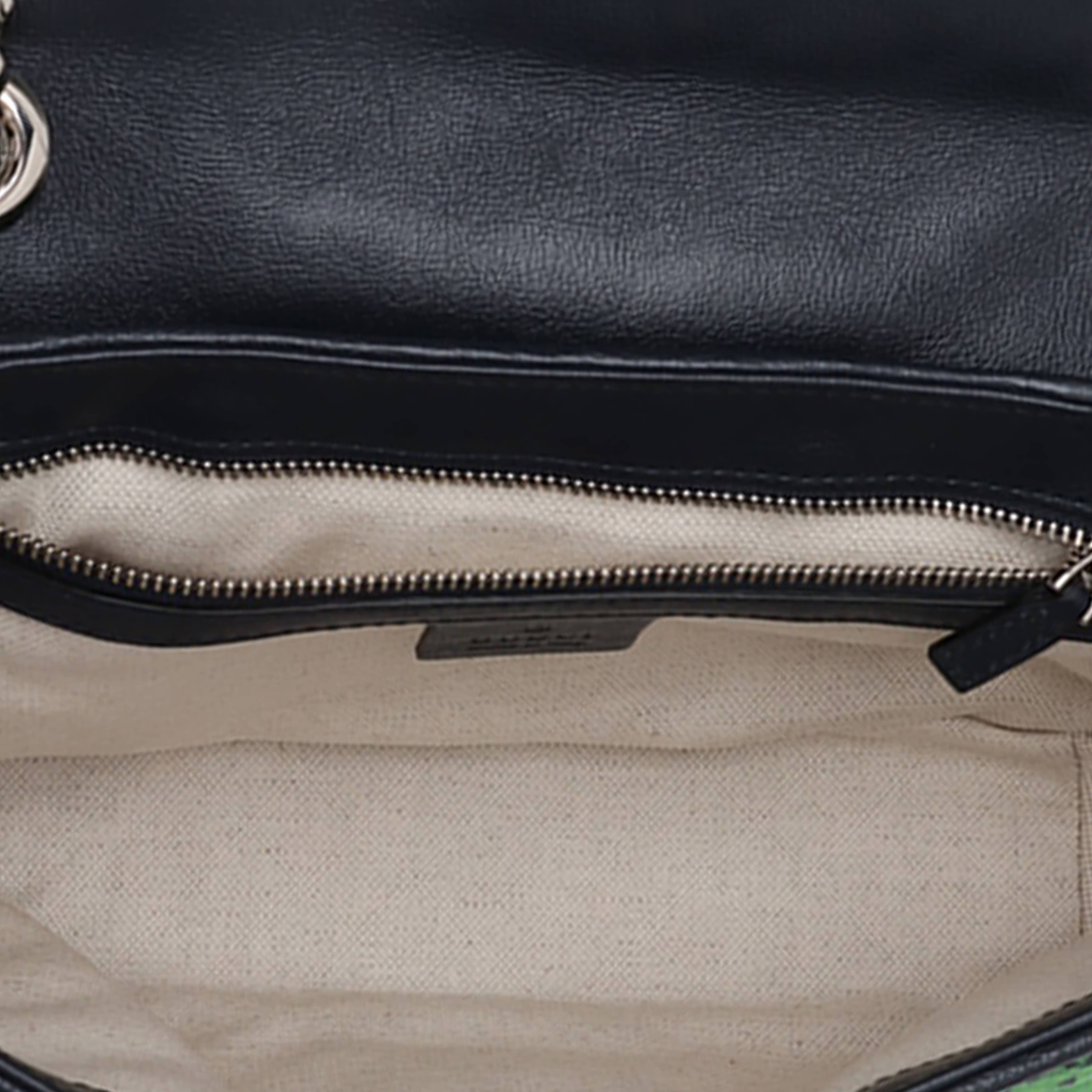Gucci Medium Gg Marmont Matelasse Diagonal Gg Canvas Shoulder Bag, från Luxclusif, i färgen green. Klicka för att öppna bilden i stort format