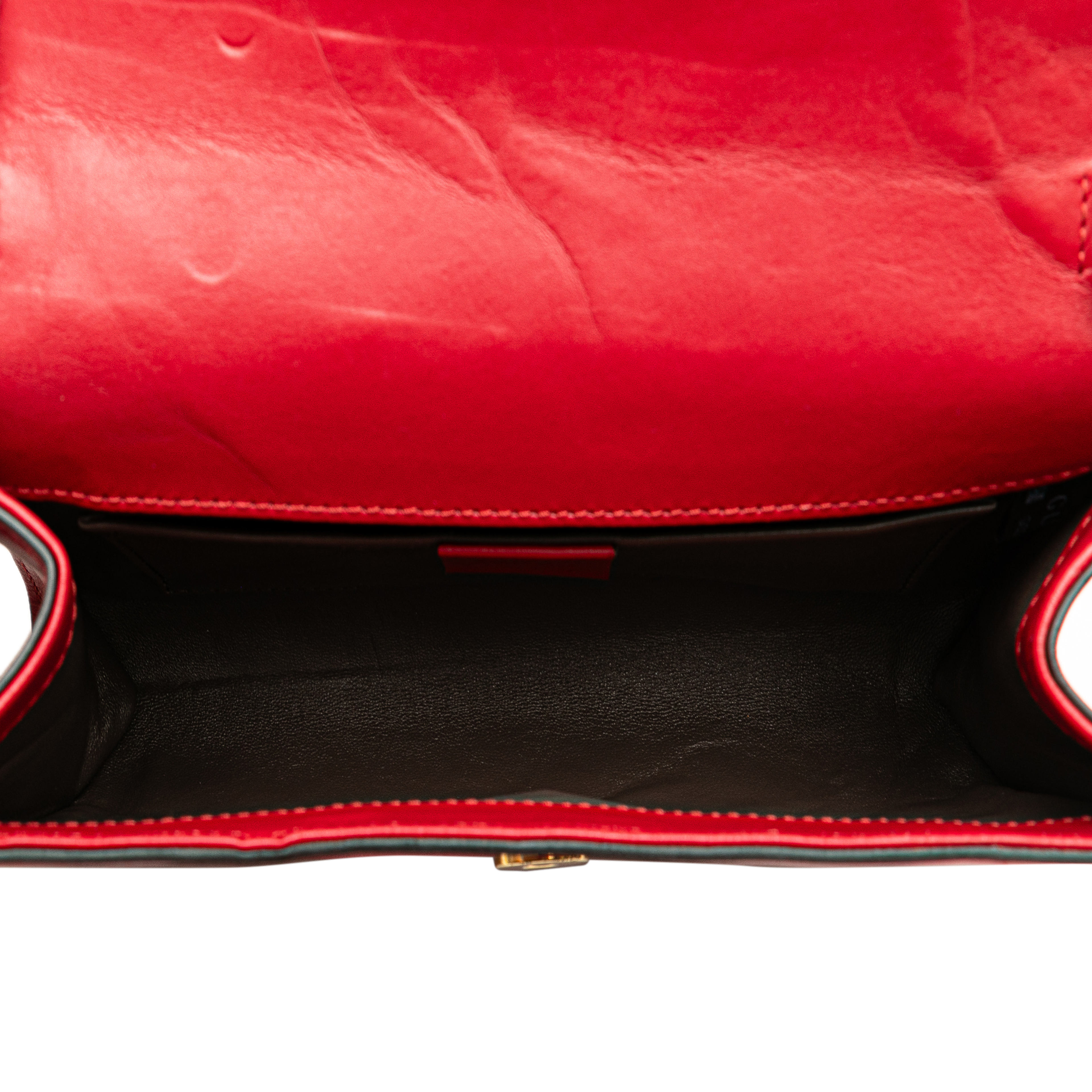 Gucci Small Leather Zumi Satchel, från Luxclusif, i färgen red. Klicka för att öppna bilden i stort format