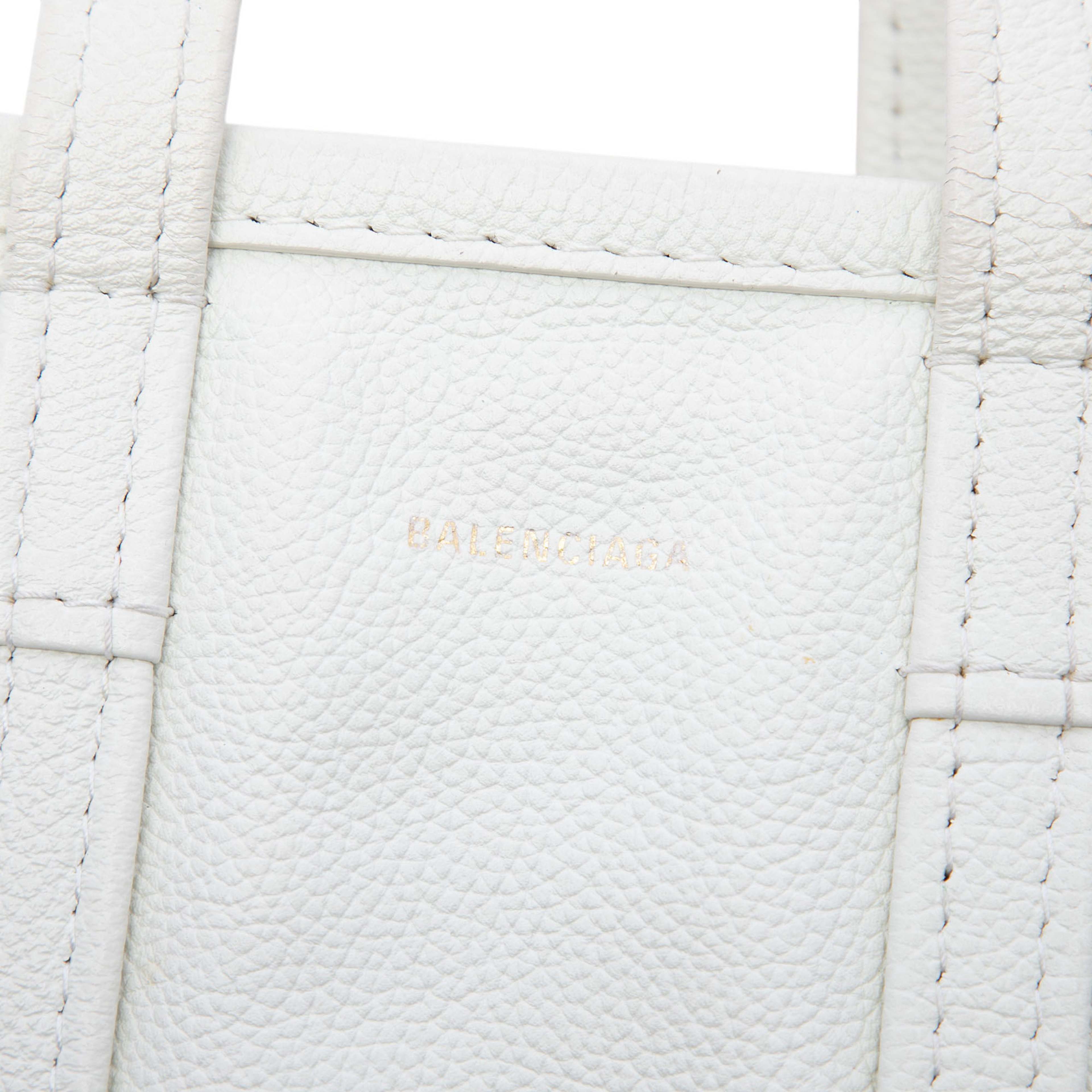 Balenciaga Lambskin Bazar Shopper Satchel Xxs, från Luxclusif, i färgen beige. Klicka för att öppna bilden i stort format