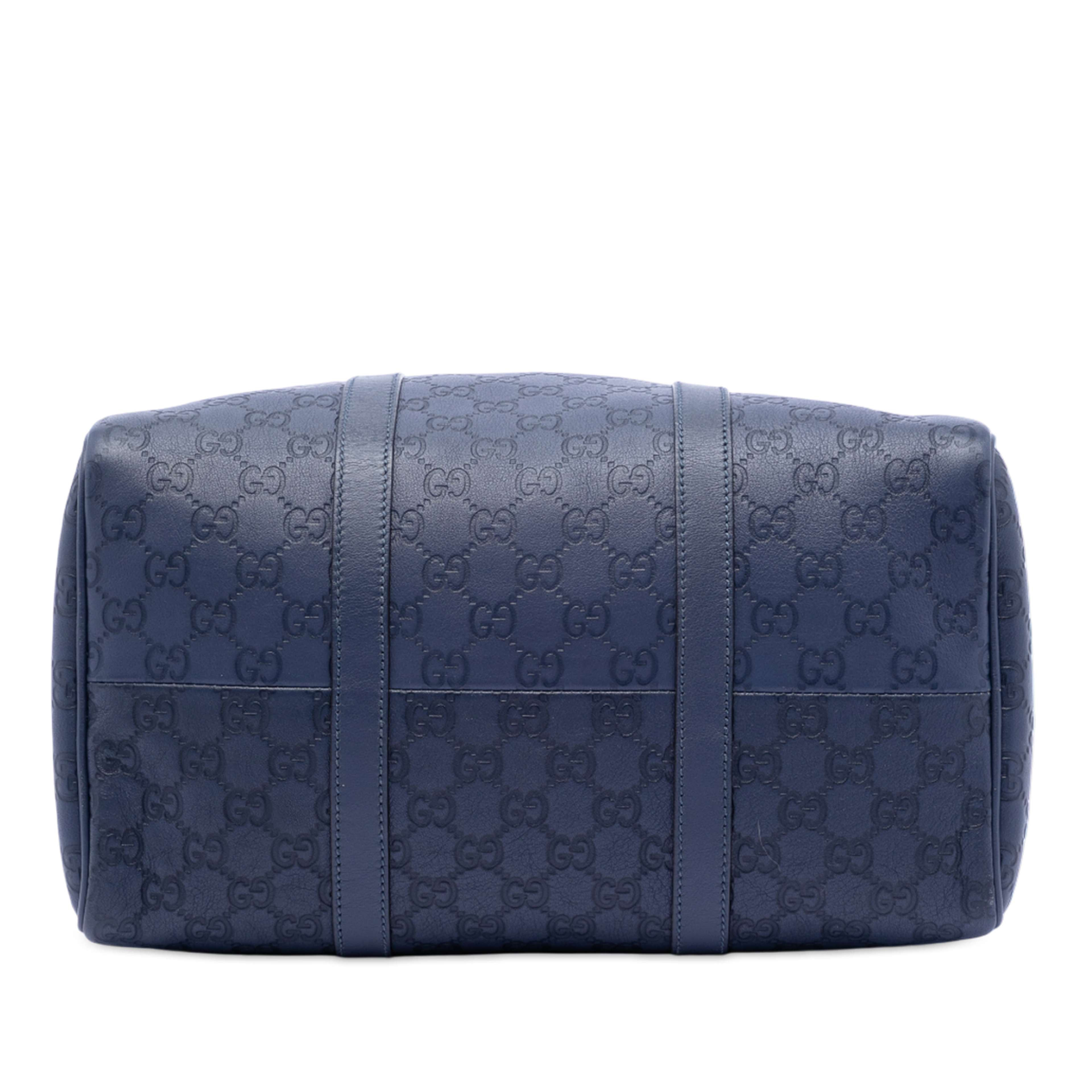 Gucci Medium Guccissima Joy Boston Bag, från Luxclusif, i färgen navy. Klicka för att öppna bilden i stort format